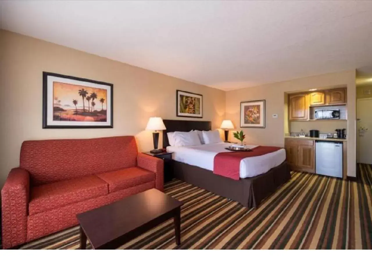 Premium King Room with Sofa Bed in Holiday Inn & Suites Orlando SW - Celebration Area by IHG Premium King Room with Sofa Bed in Holiday Inn & Suites Orlando SW - Celebration Area by IHG