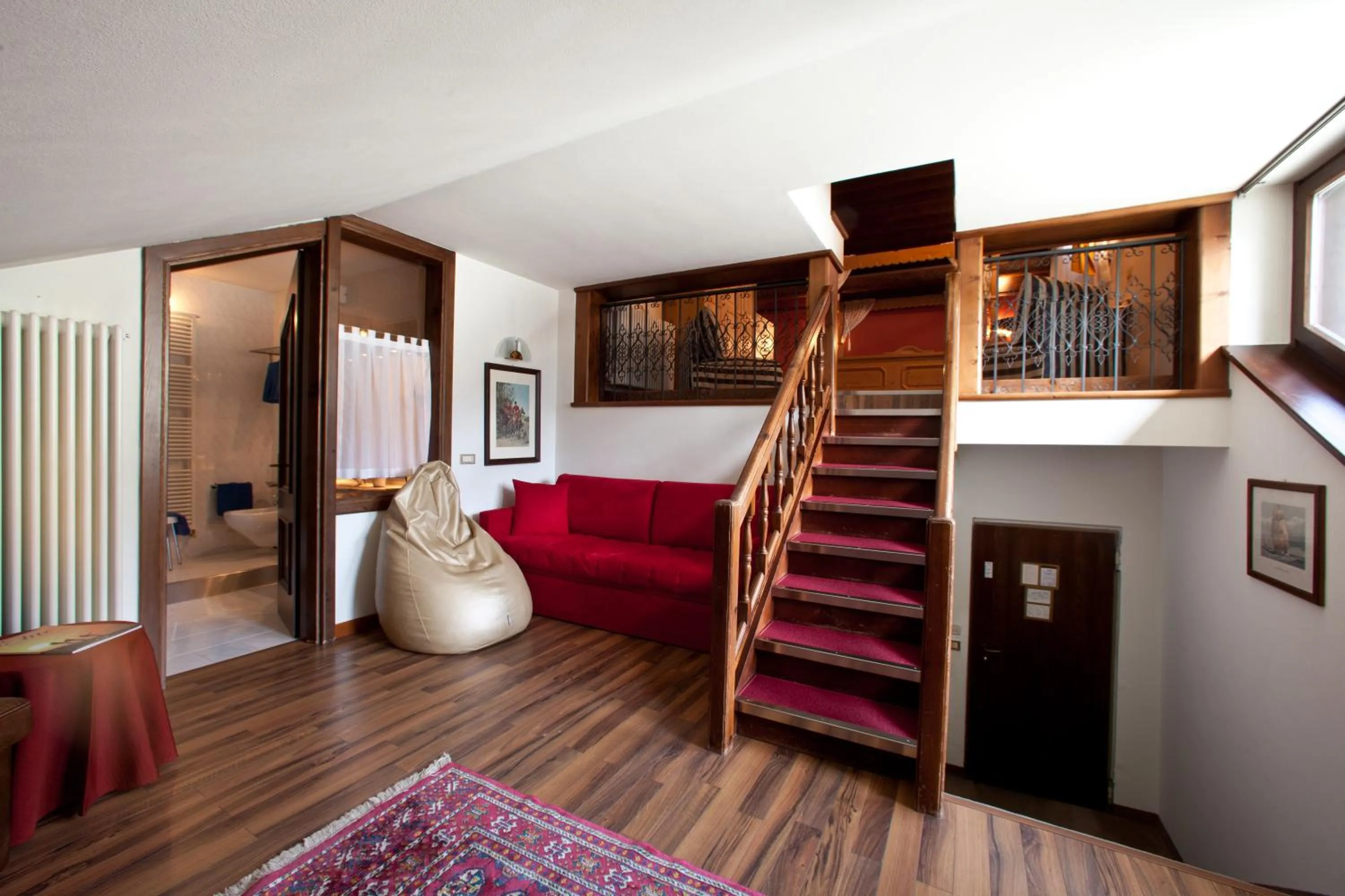 Living room, Bed in Hotel Baita Clementi
