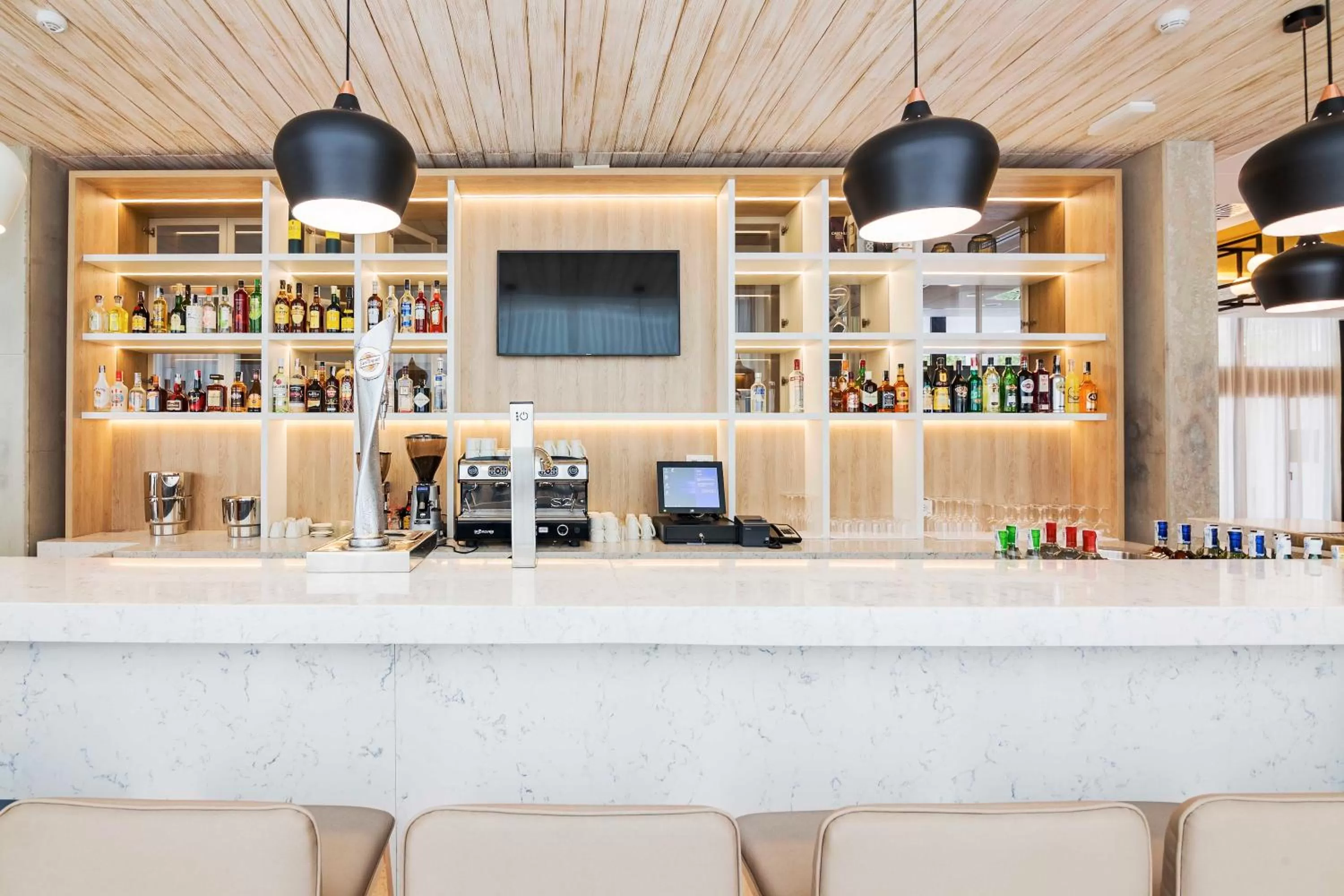 Lounge or bar in Golden Hotel Barcelona