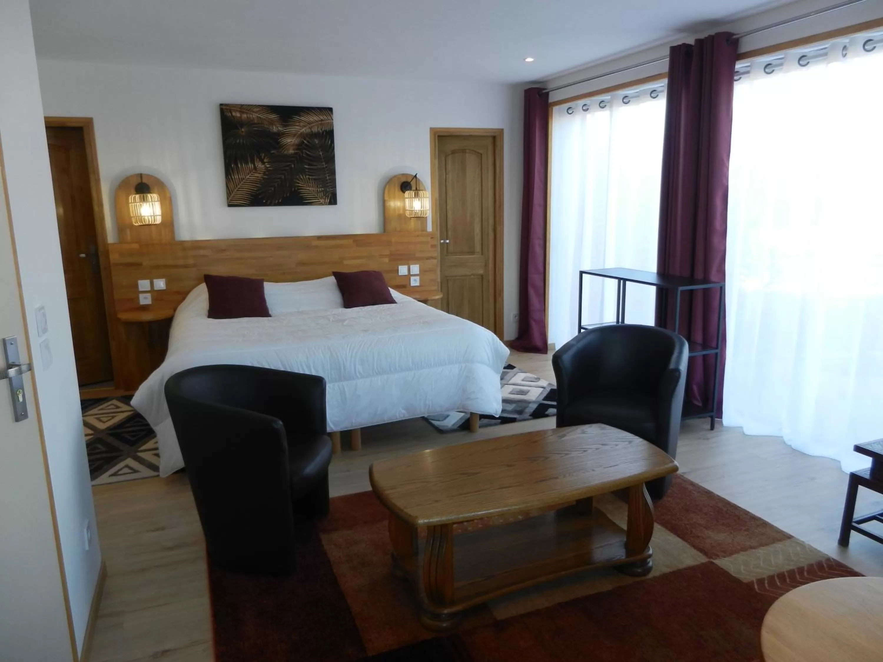 Bed in Hôtel Les Charmilles de Mormal