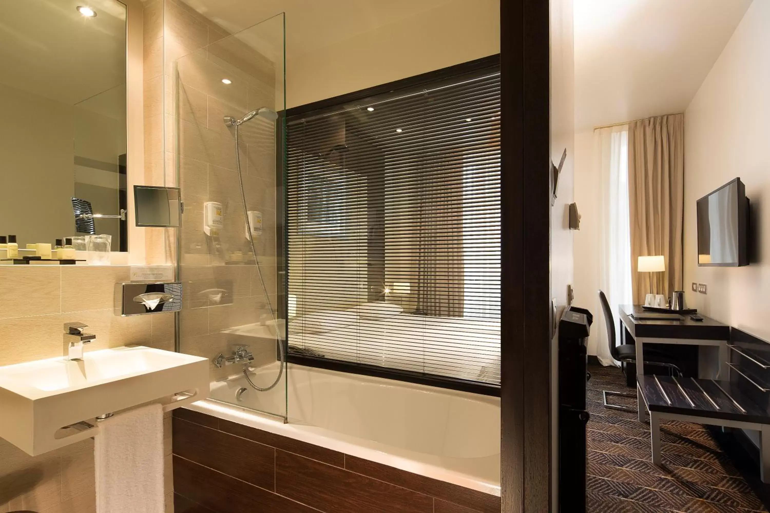 Comfort Double Room in Hôtel Le M Comfort Double Room in Hôtel Le M