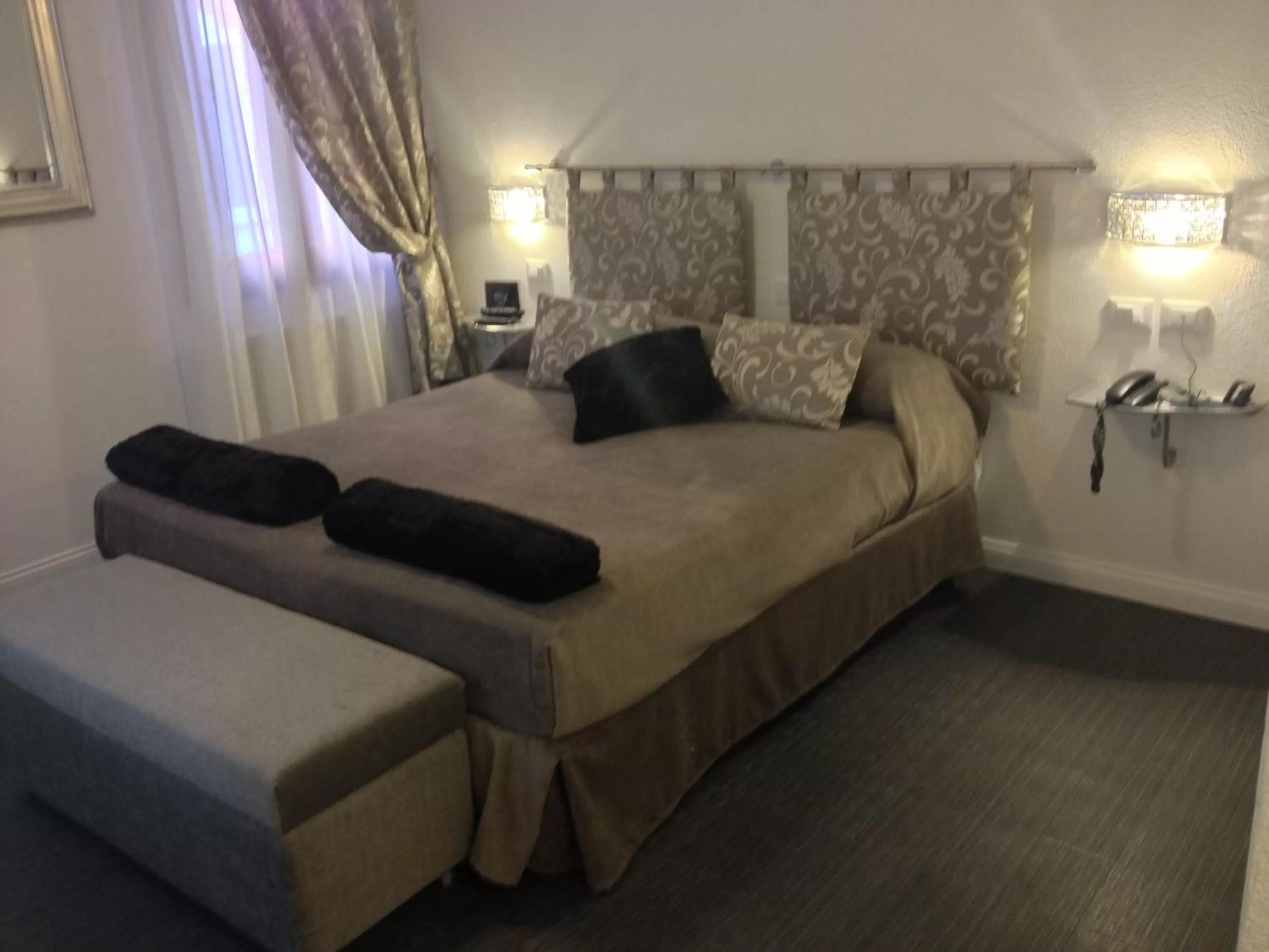 Photo of the whole room, Bed in Albergo Marin