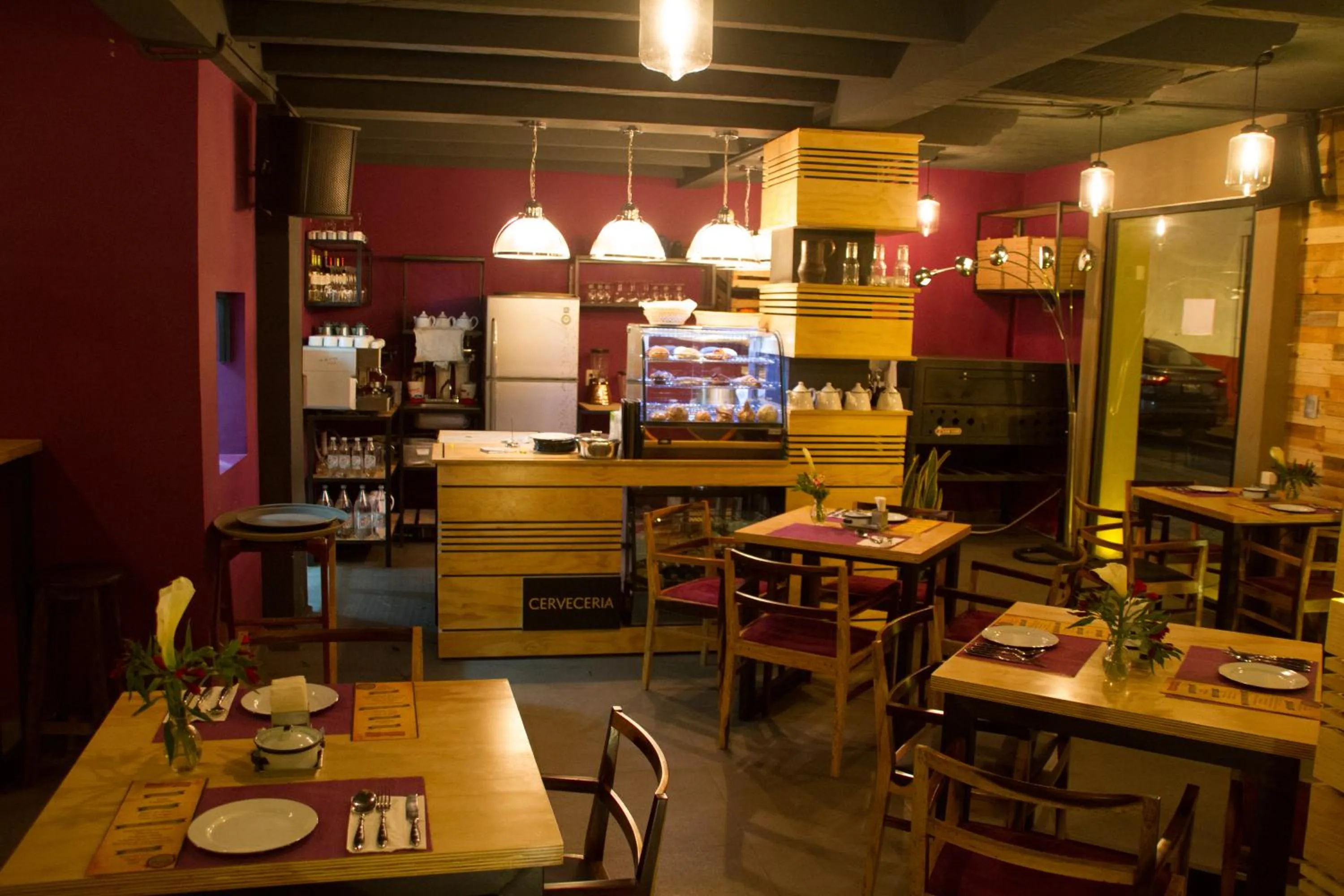 Restaurant/places to eat in Hotel Helverica