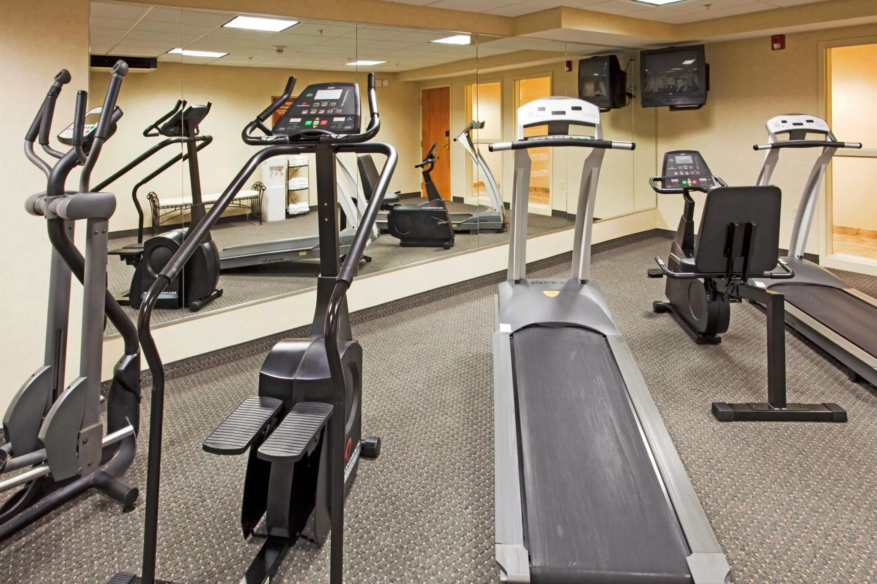 Fitness centre/facilities in Holiday Inn Express Hotel & Suites Boston - Marlboro by IHG
