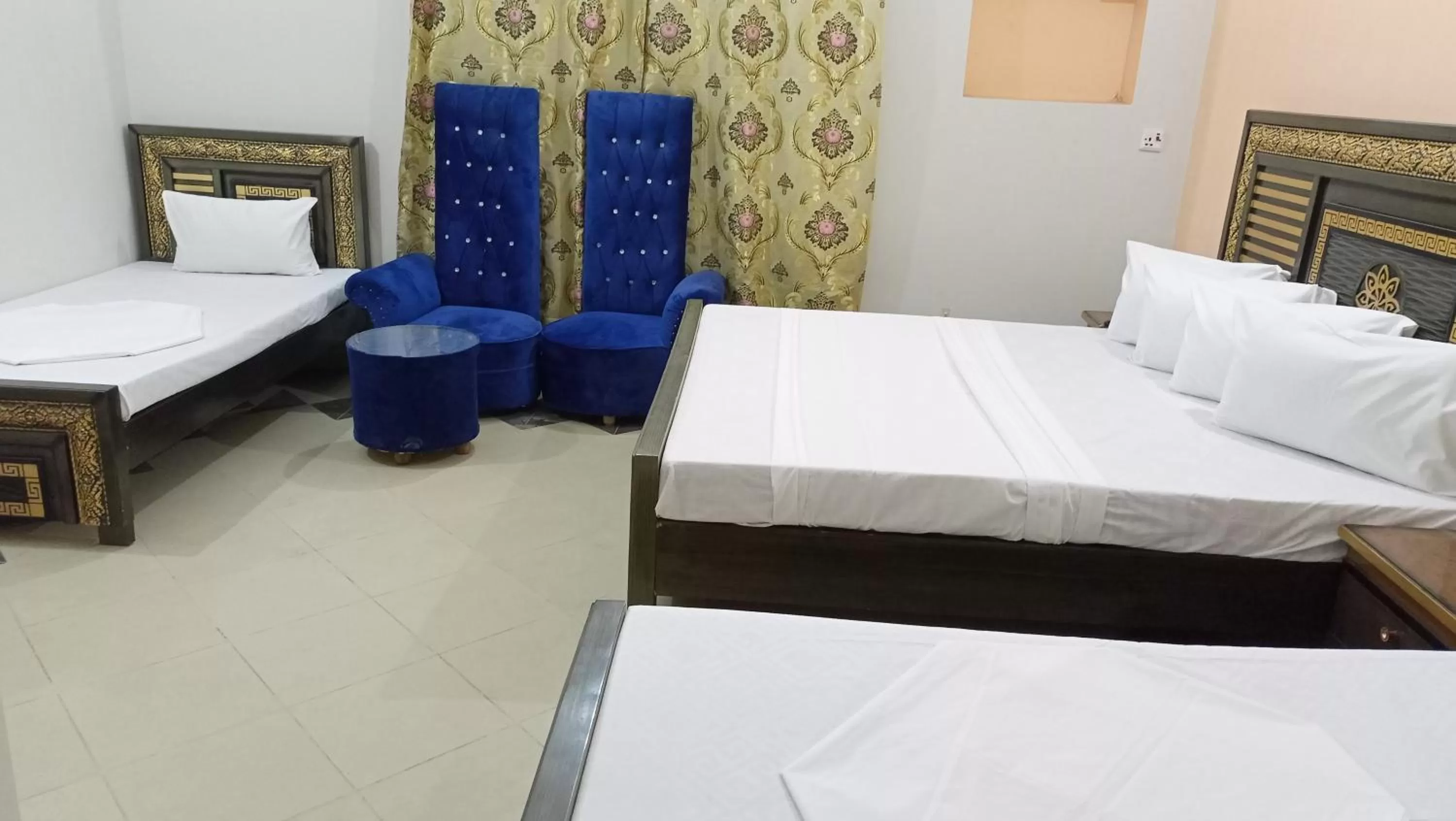 Bed in Hotel Royal Luxury Multan