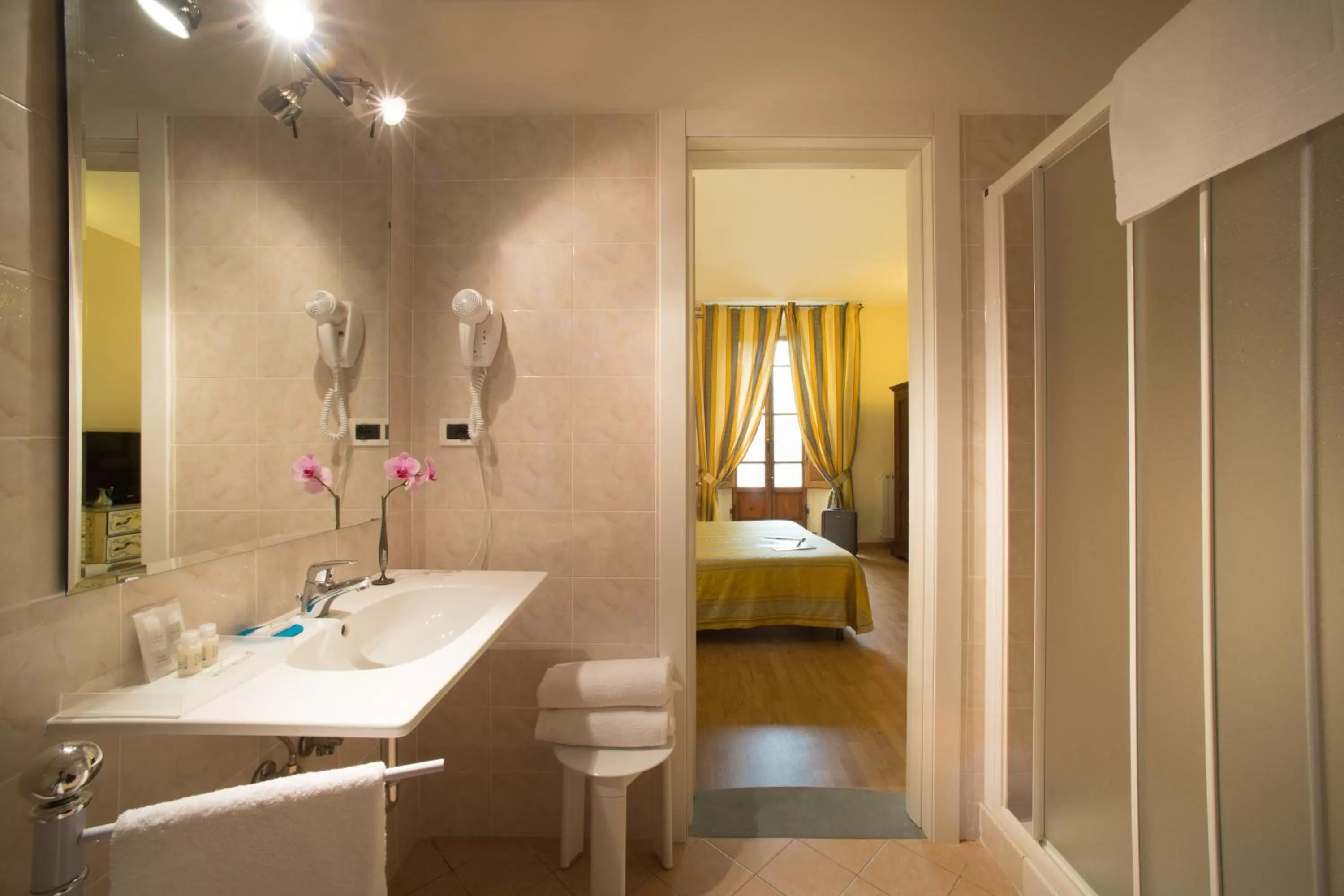 Bathroom, Bed in Locanda Orchidea