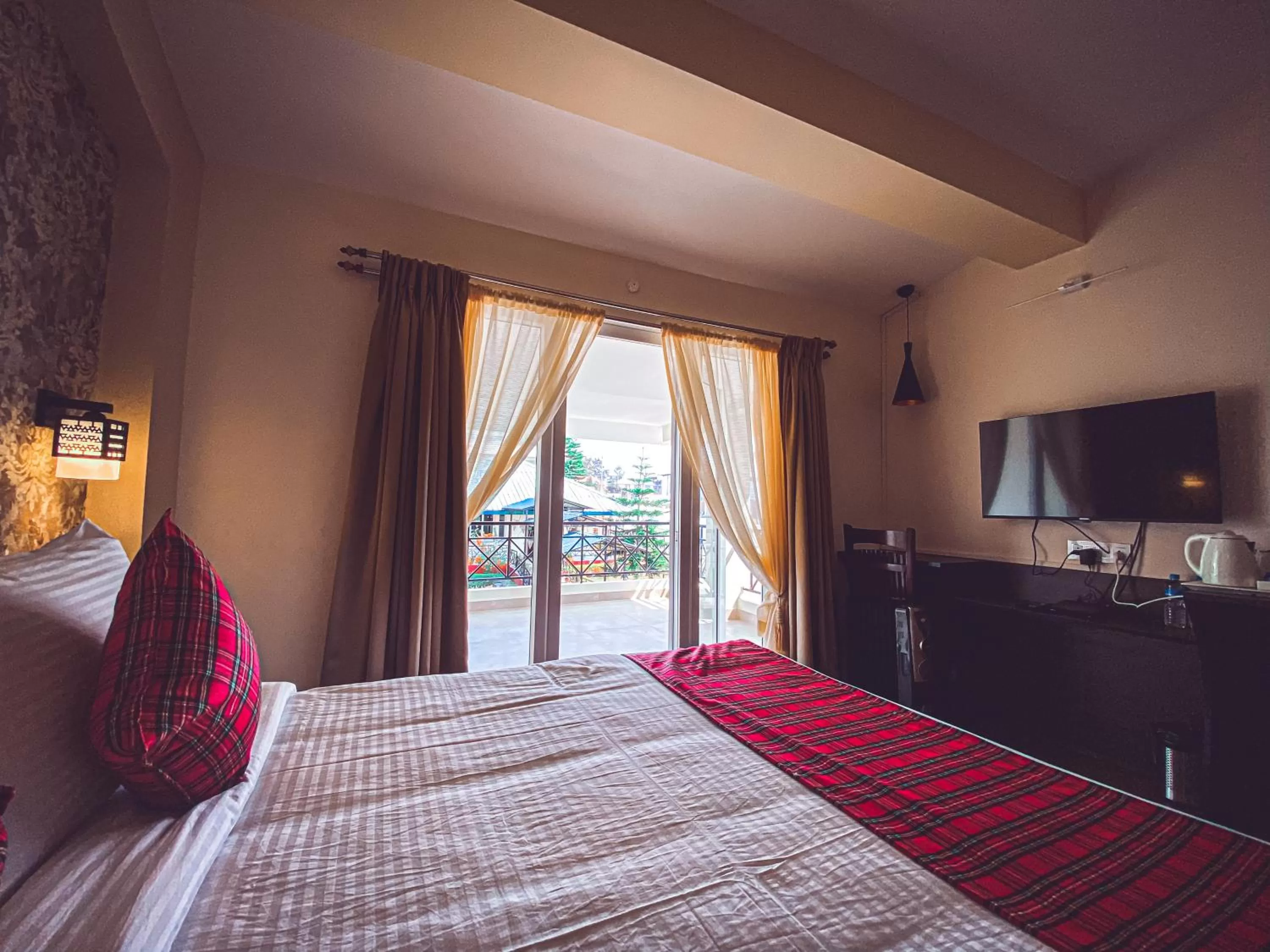 Communal lounge/ TV room, Bed in Windermere Inn