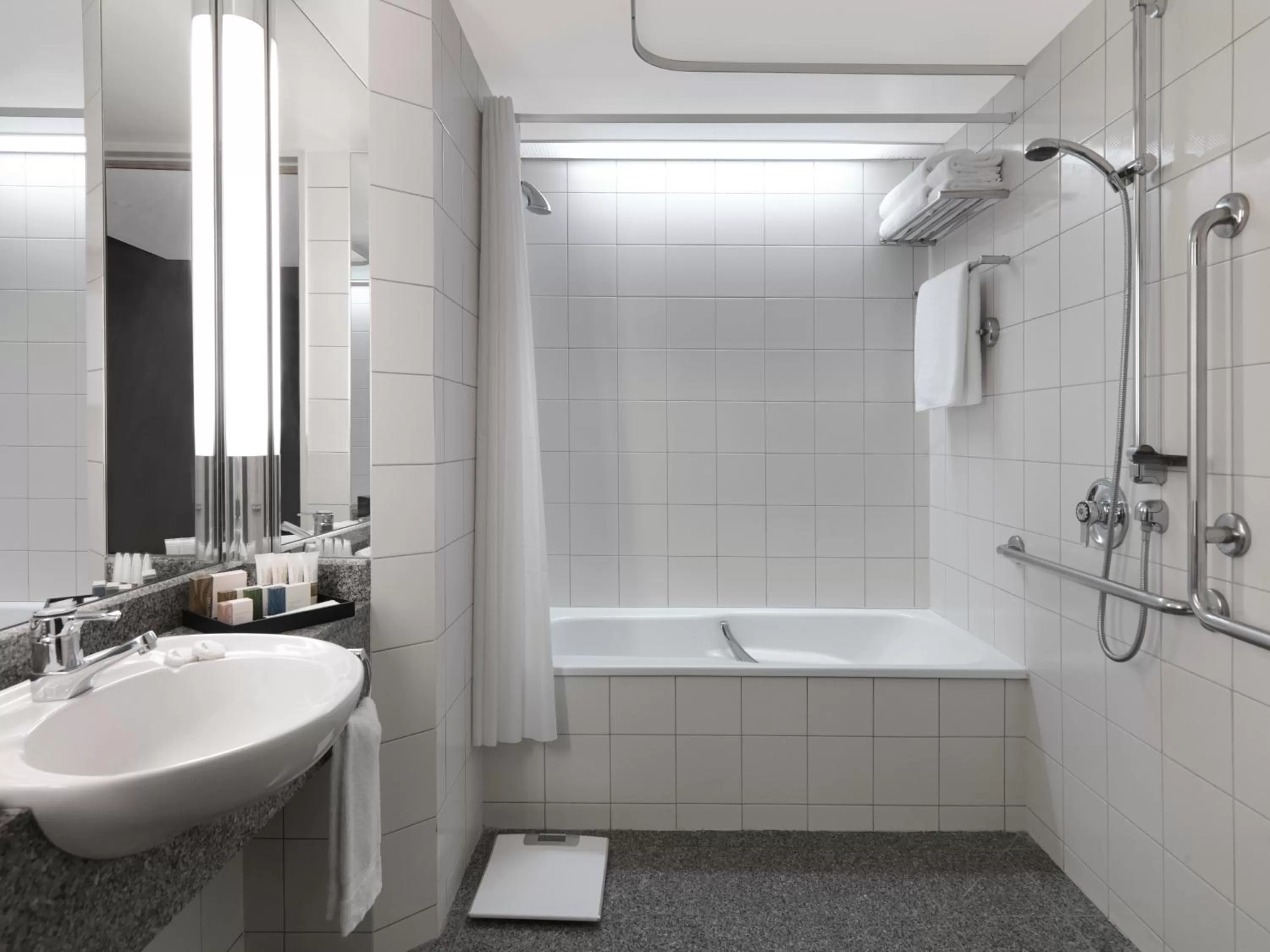 Shower in Crowne Plaza Auckland by IHG