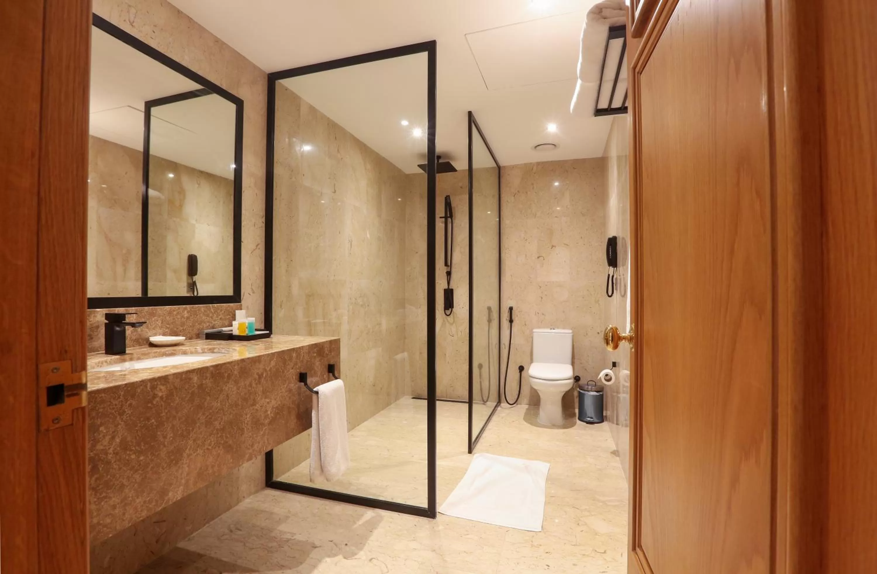 Shower in Dubai Marine Beach Resort & Spa