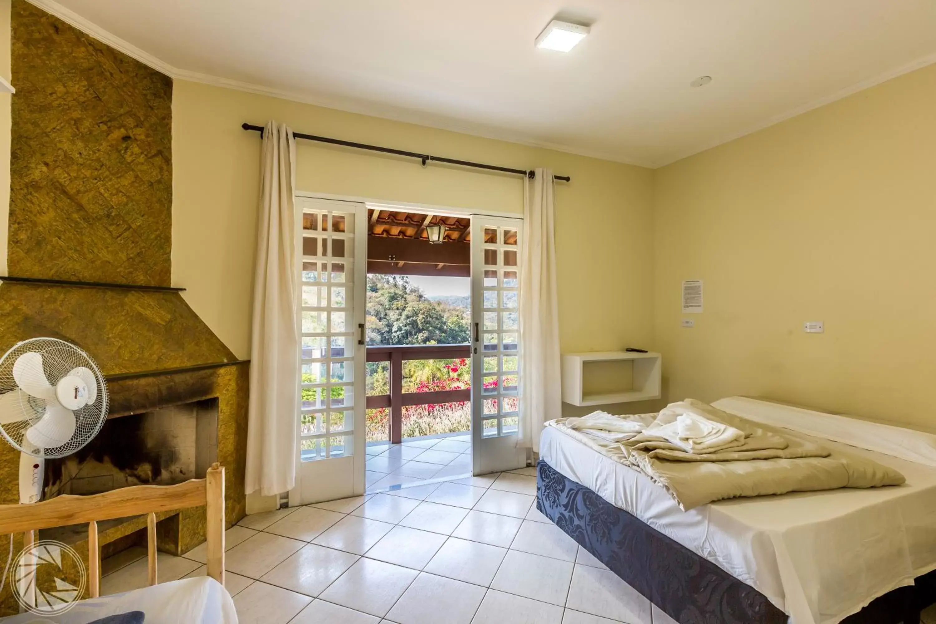 Quadruple Room with Balcony in Pousada Atibaia Quadruple Room with Balcony in Pousada Atibaia