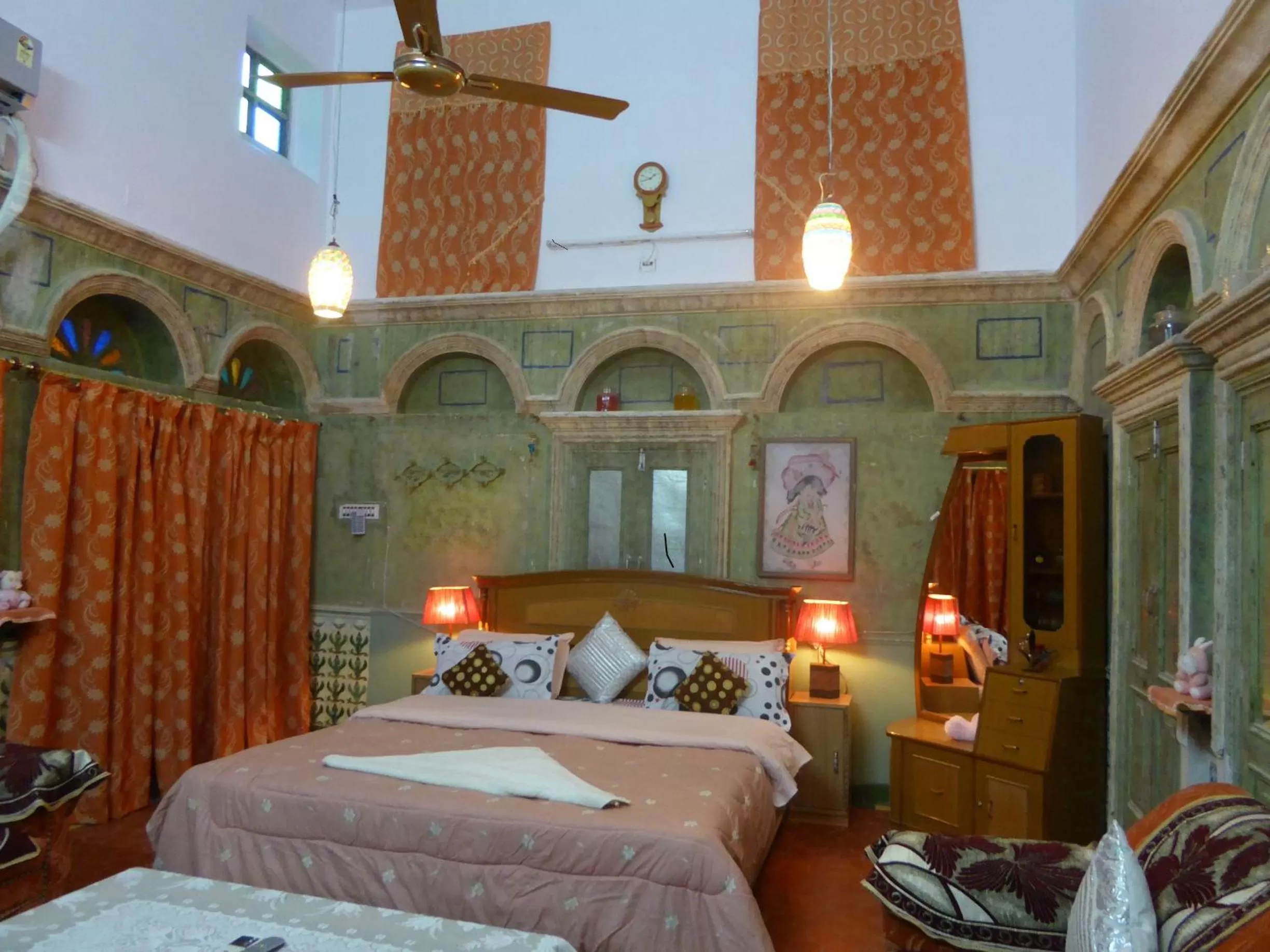 Bed in Tanisha Heritage Haweli