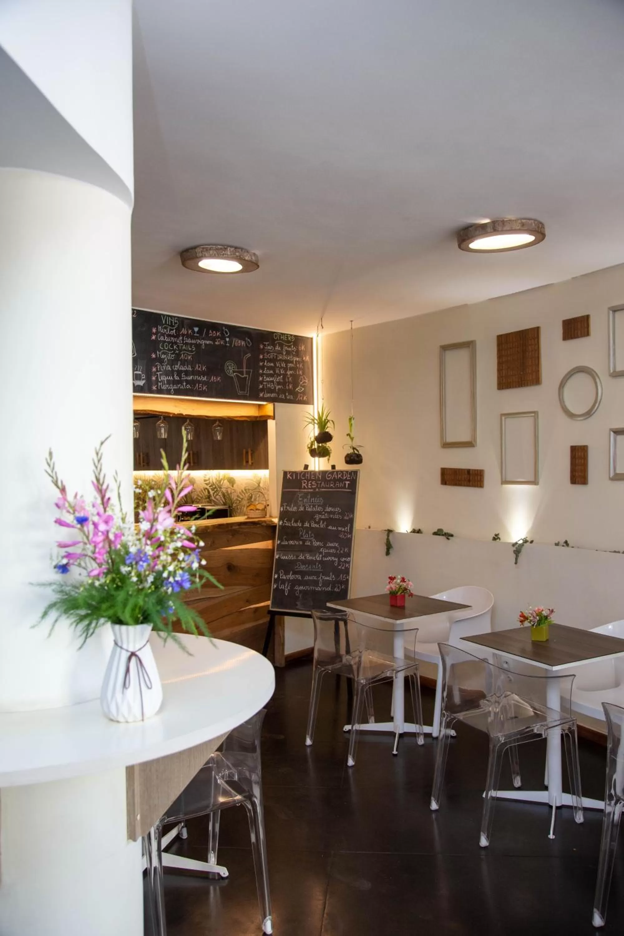 Restaurant/places to eat in Hotel La Villette