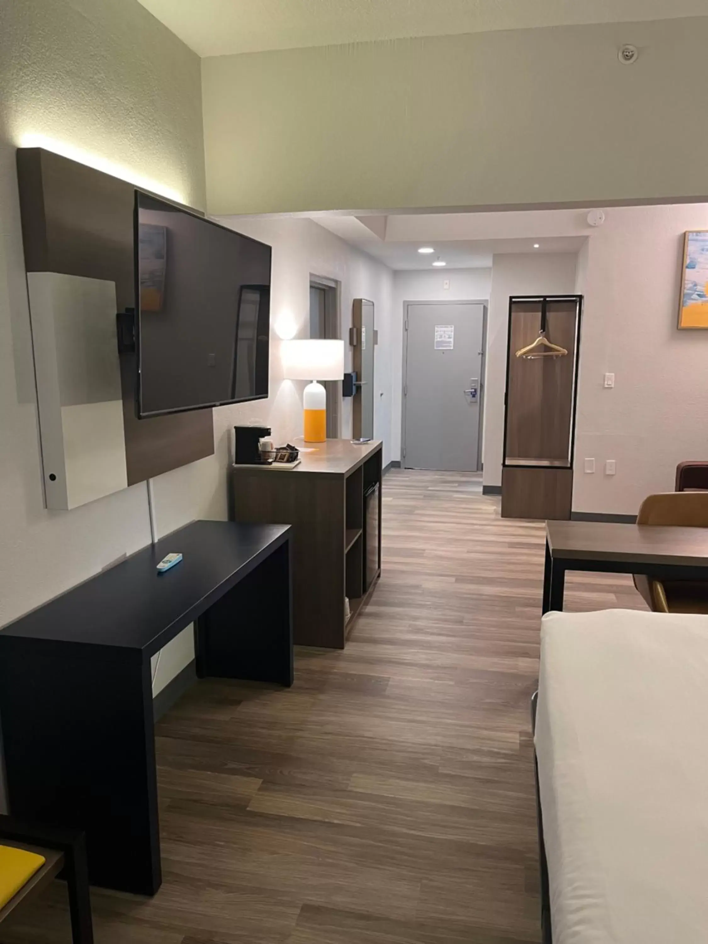 King Suite - Accessible/Non-Smoking in Comfort Suites Clearwater - Dunedin King Suite - Accessible/Non-Smoking in Comfort Suites Clearwater - Dunedin