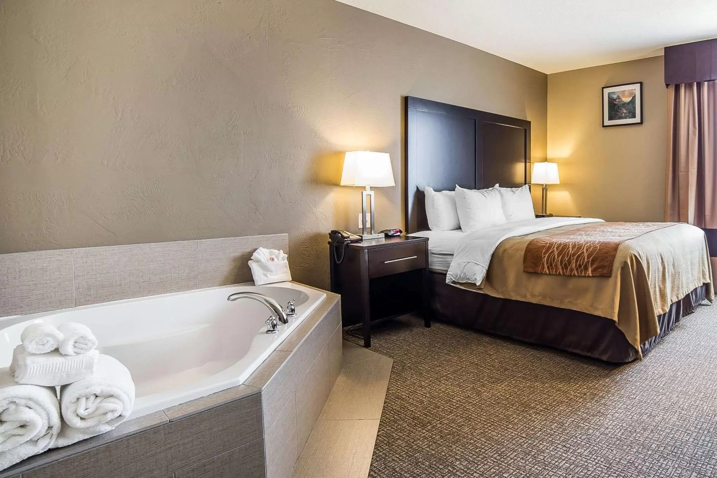 King Suite with Whirlpool - Non-Smoking in Comfort Inn & Suites Vernal - National Monument Area King Suite with Whirlpool - Non-Smoking in Comfort Inn & Suites Vernal - National Monument Area