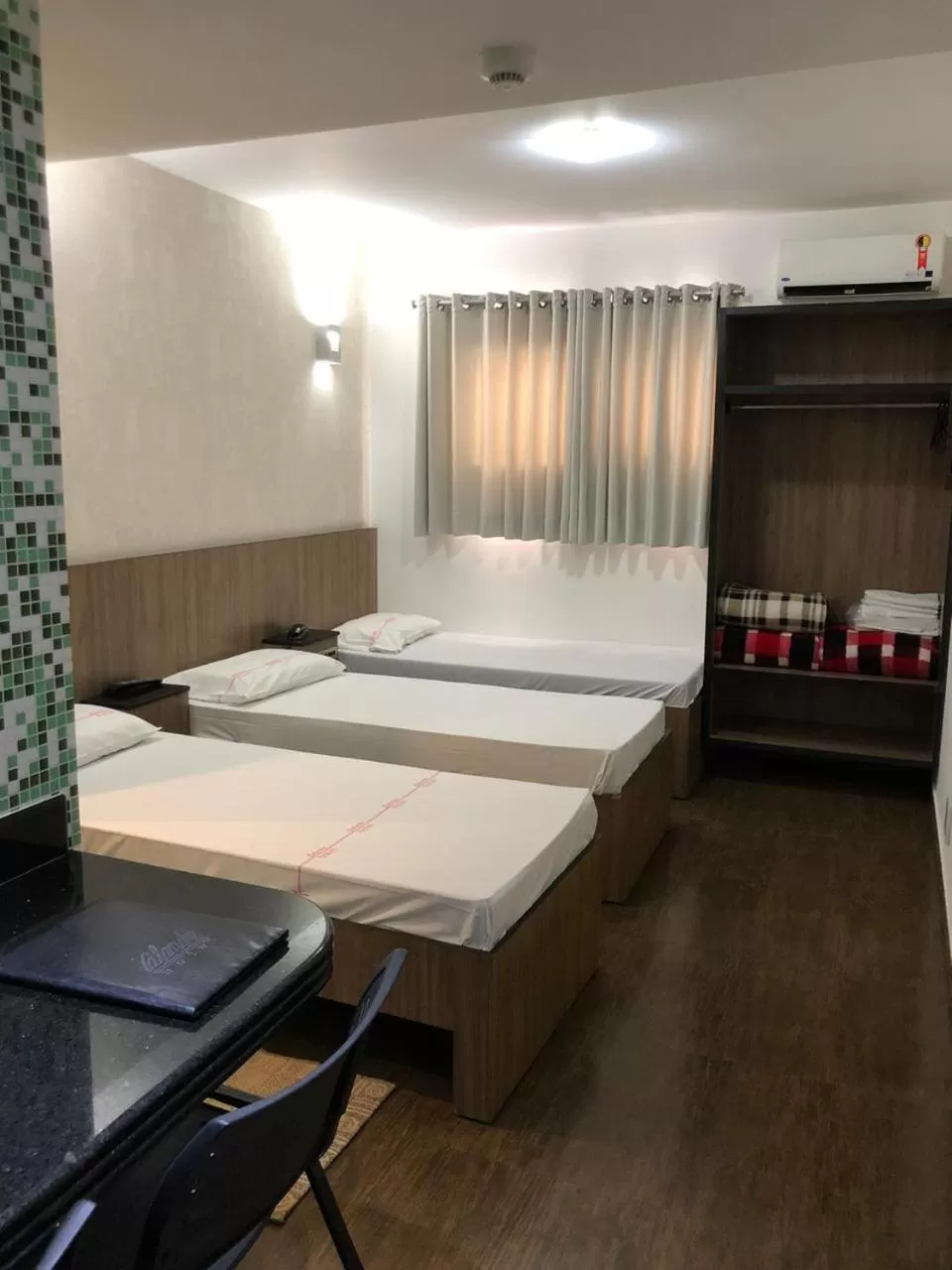 Photo of the whole room, Bed in Calandre Hotel