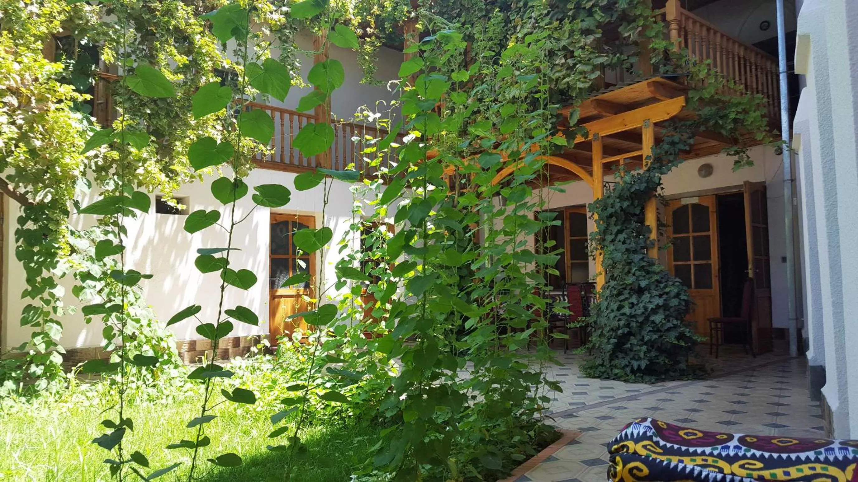 Garden, Property Building in Jahongir Guest House