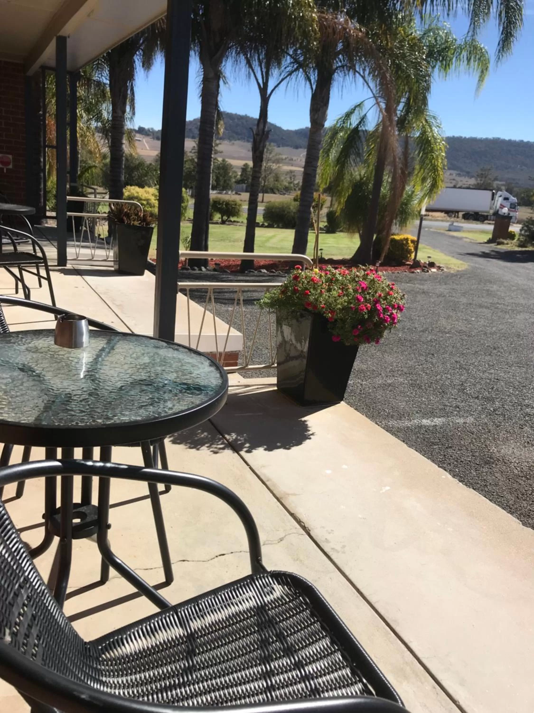 Patio in Kootingal Landview Motel