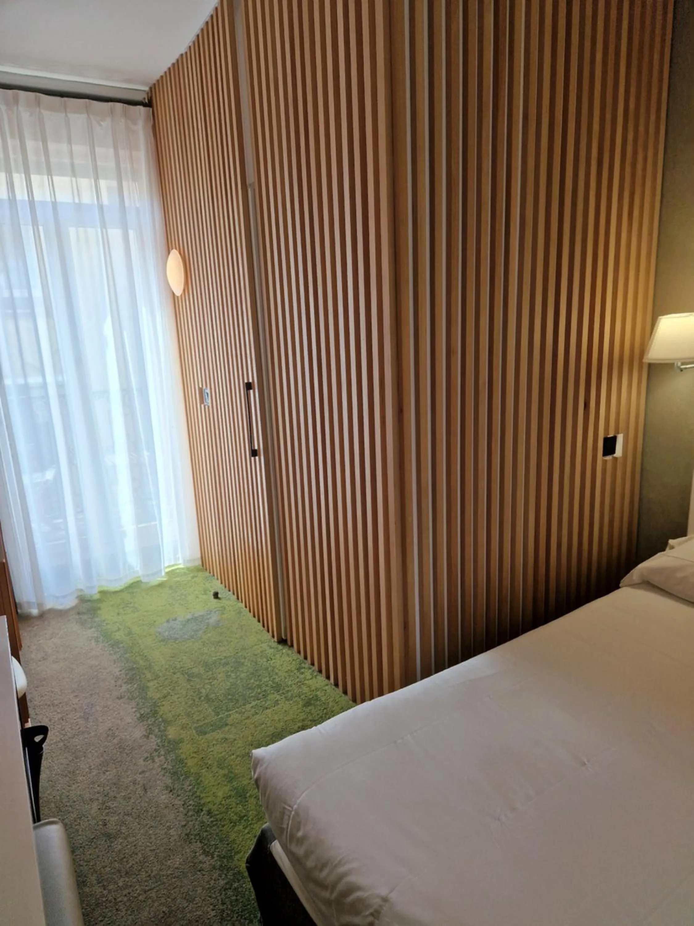 City view, Bed in Hôtel La Villa Tosca