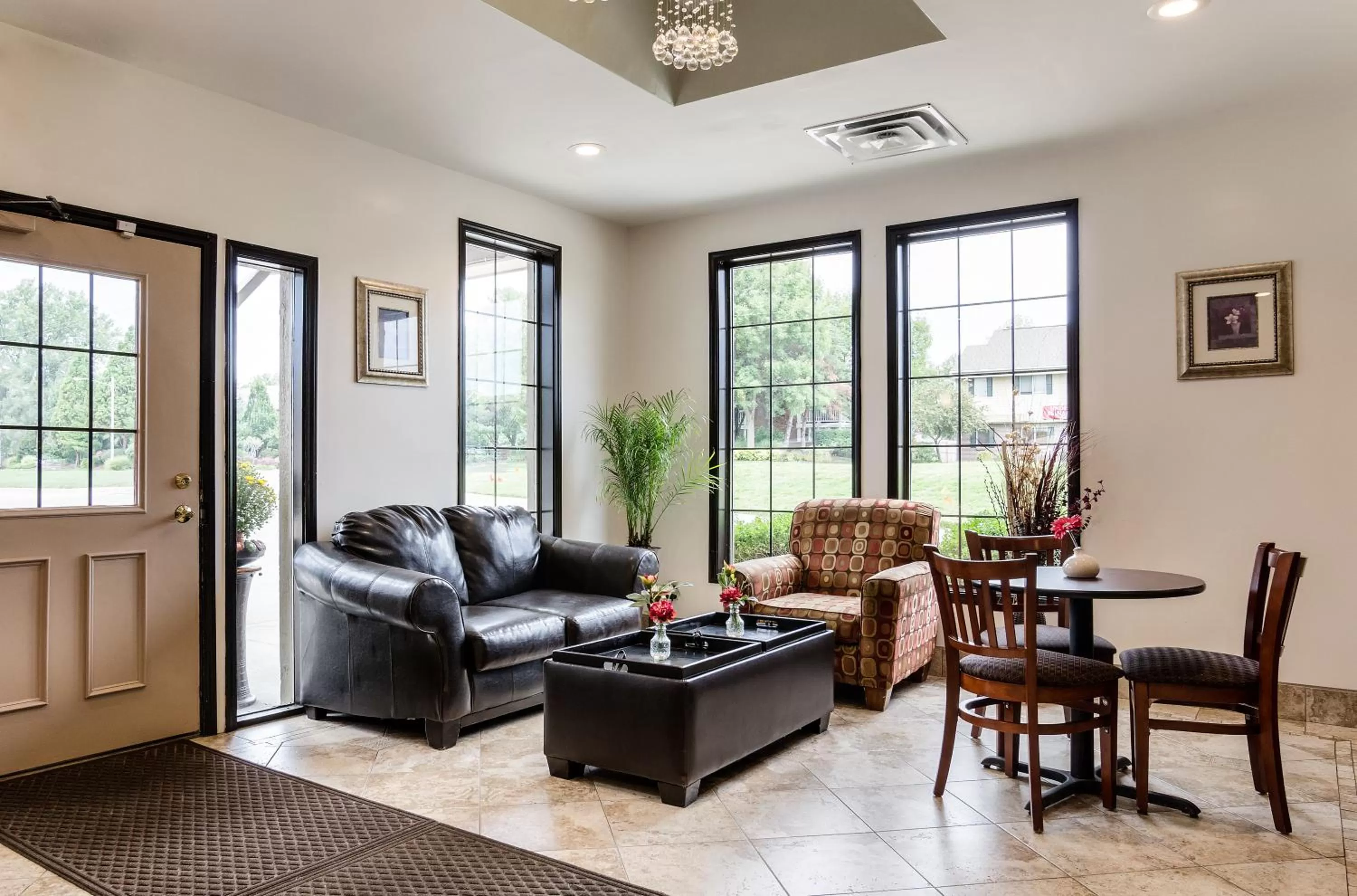 Living room in Econo Lodge Lawrence near University