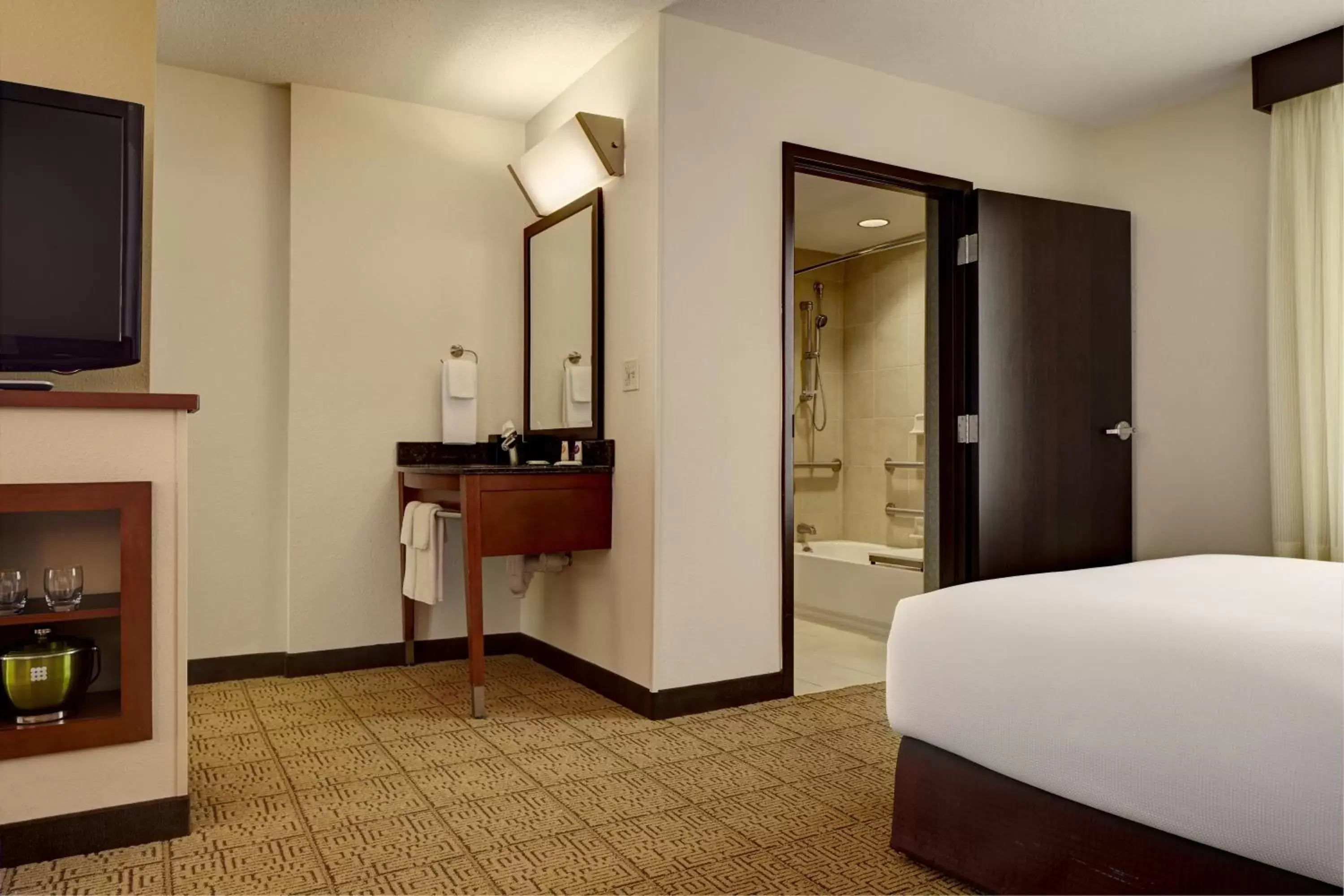 King Room with Sofa Bed and Accessible Tub - Disability Access in Hyatt Place Chicago - Lombard/Oak Brook King Room with Sofa Bed and Accessible Tub - Disability Access in Hyatt Place Chicago - Lombard/Oak Brook
