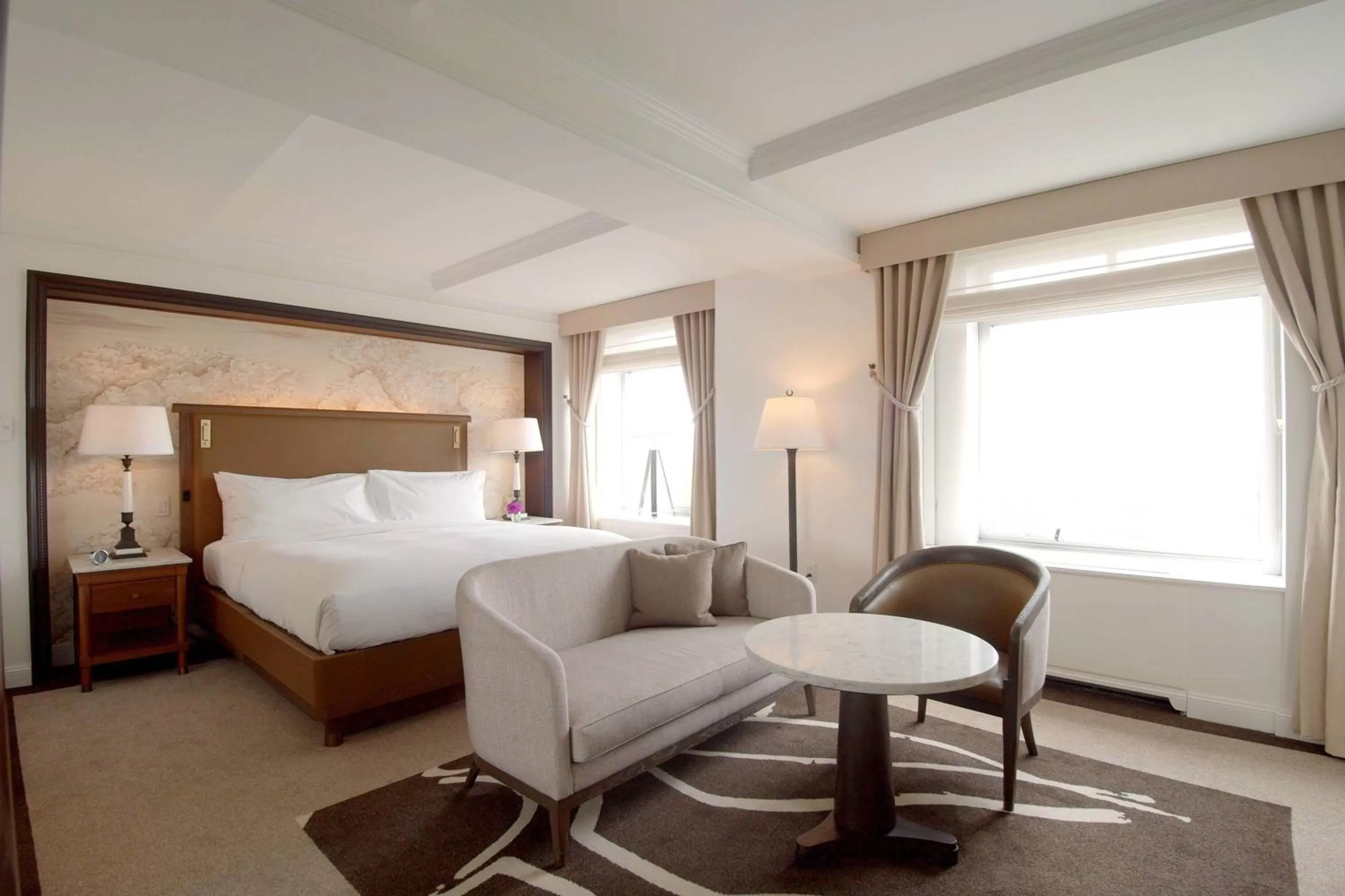 Photo of the whole room, Bed in The Ritz-Carlton New York, Central Park