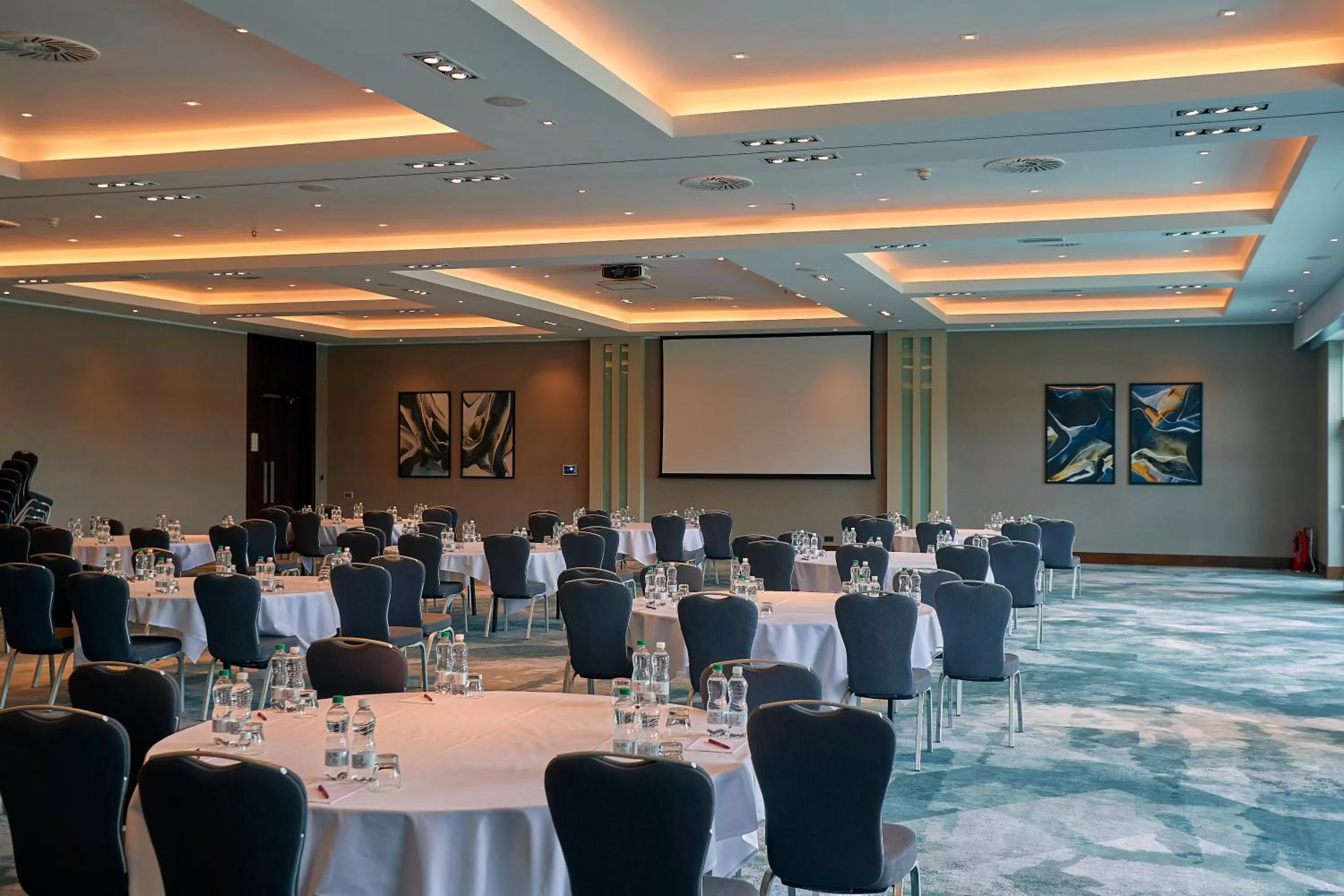 Meeting/conference room in Crowne Plaza Marlow by IHG