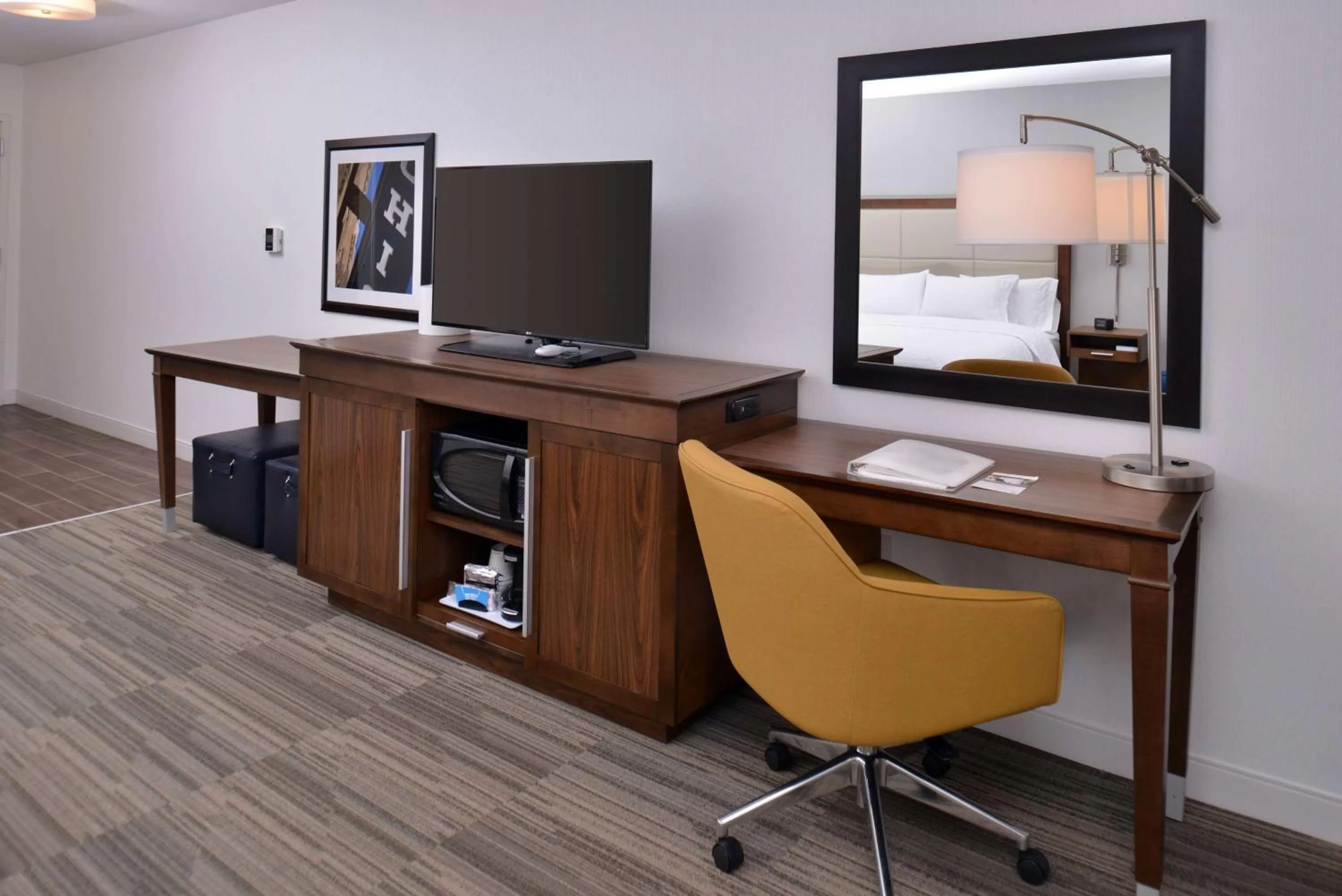 Bed in Hampton Inn & Suites Ann Arbor West