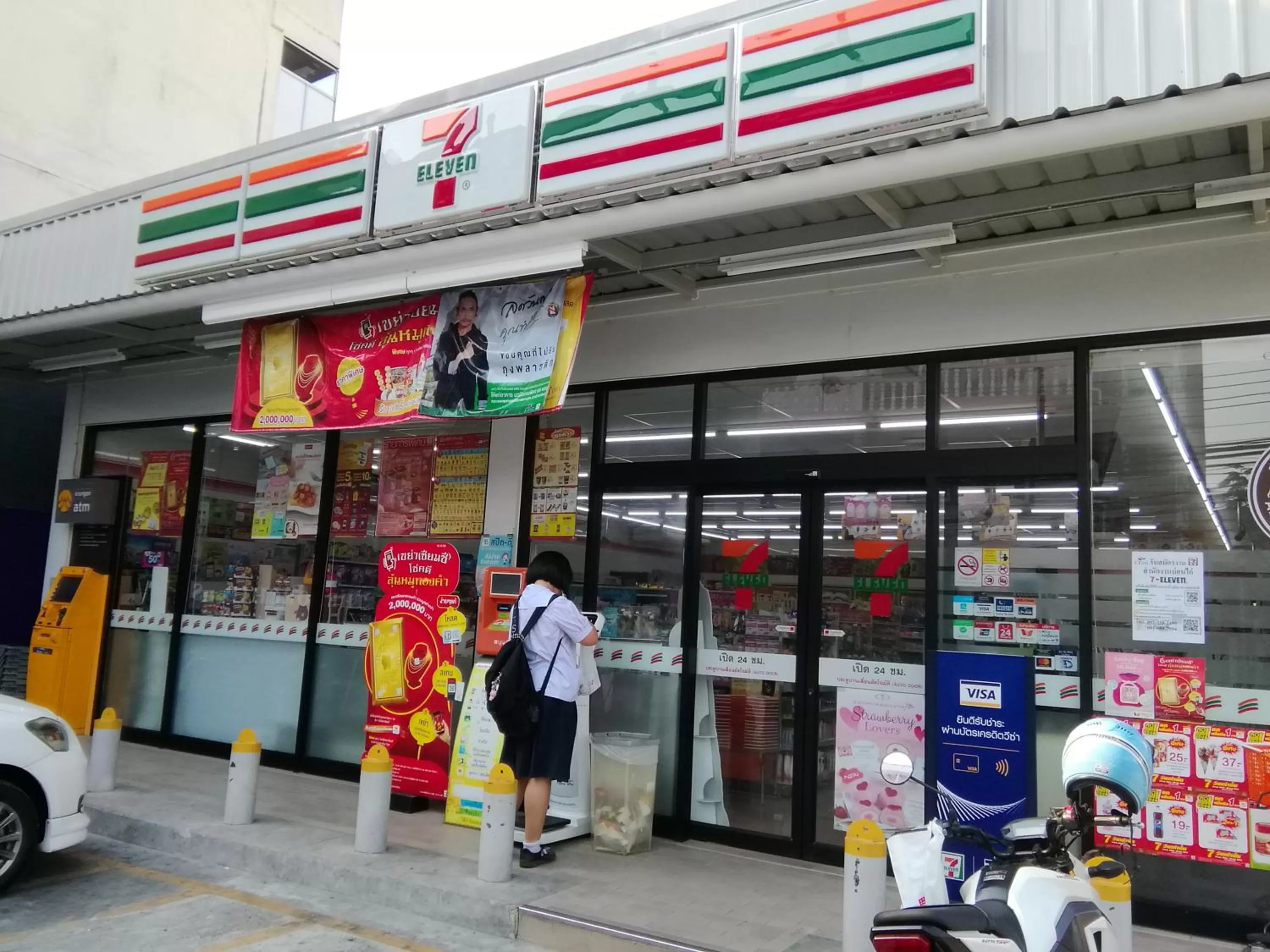 Shopping Area in The Cube Sathorn Boutique Hotel