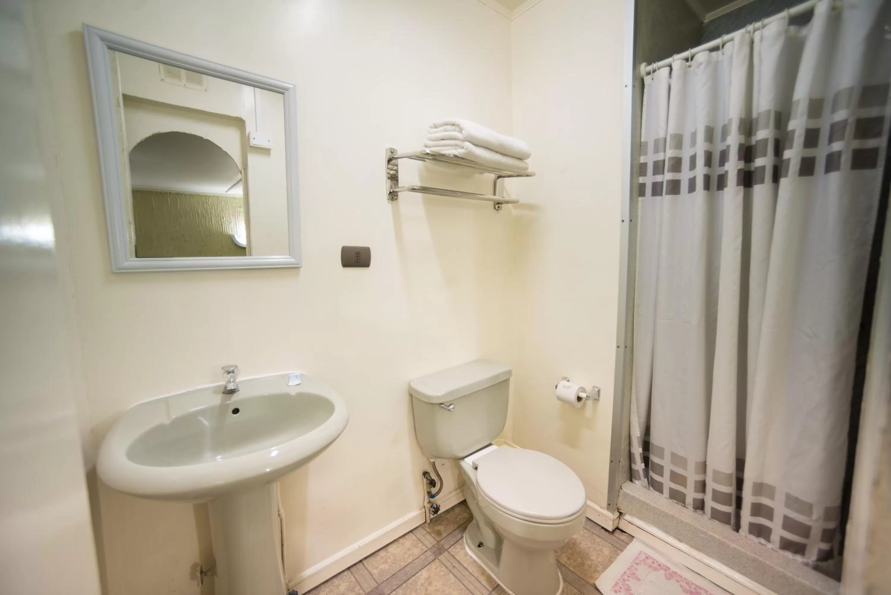 Bathroom in Si Hotel