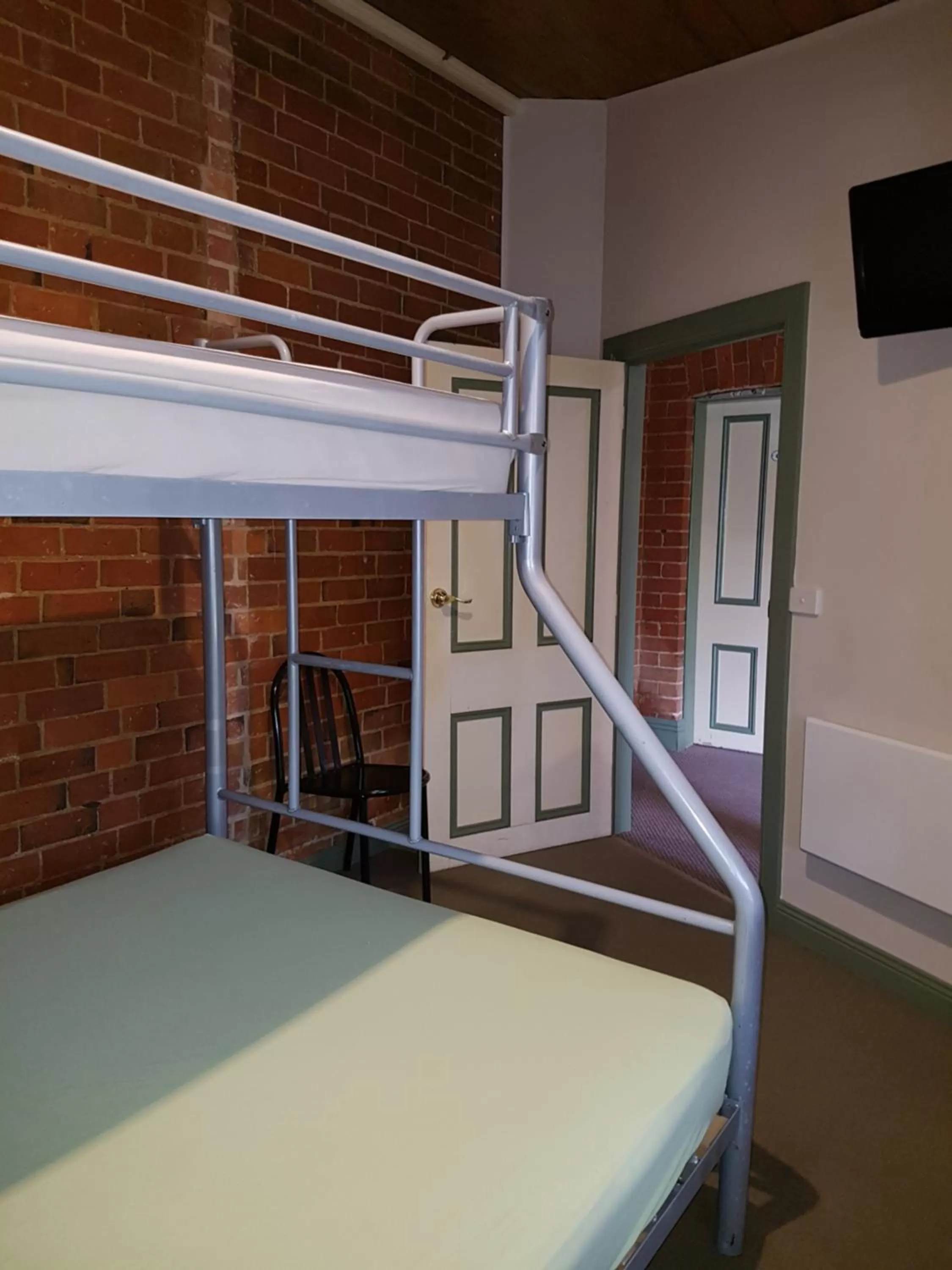 Bunk Bed in Mansfield Travellers Lodge