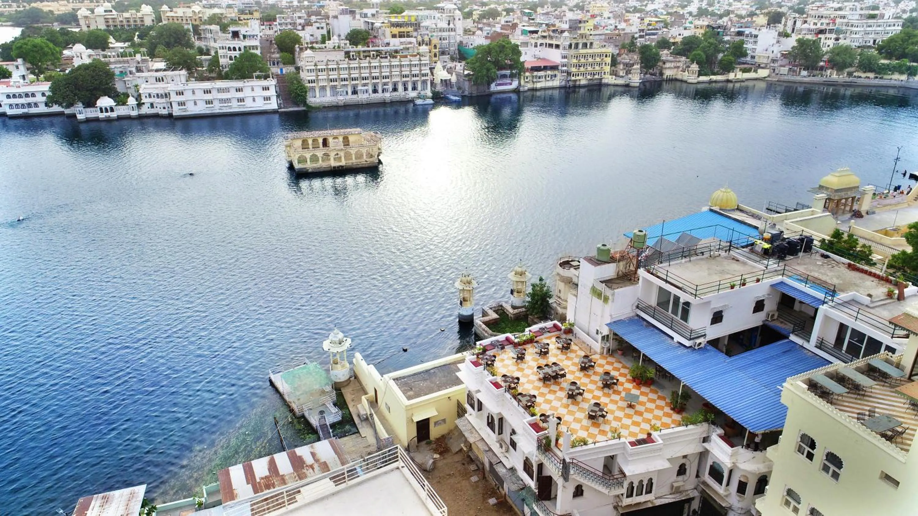Lake view in Hotel Devraj Niwas on Lake Pichola