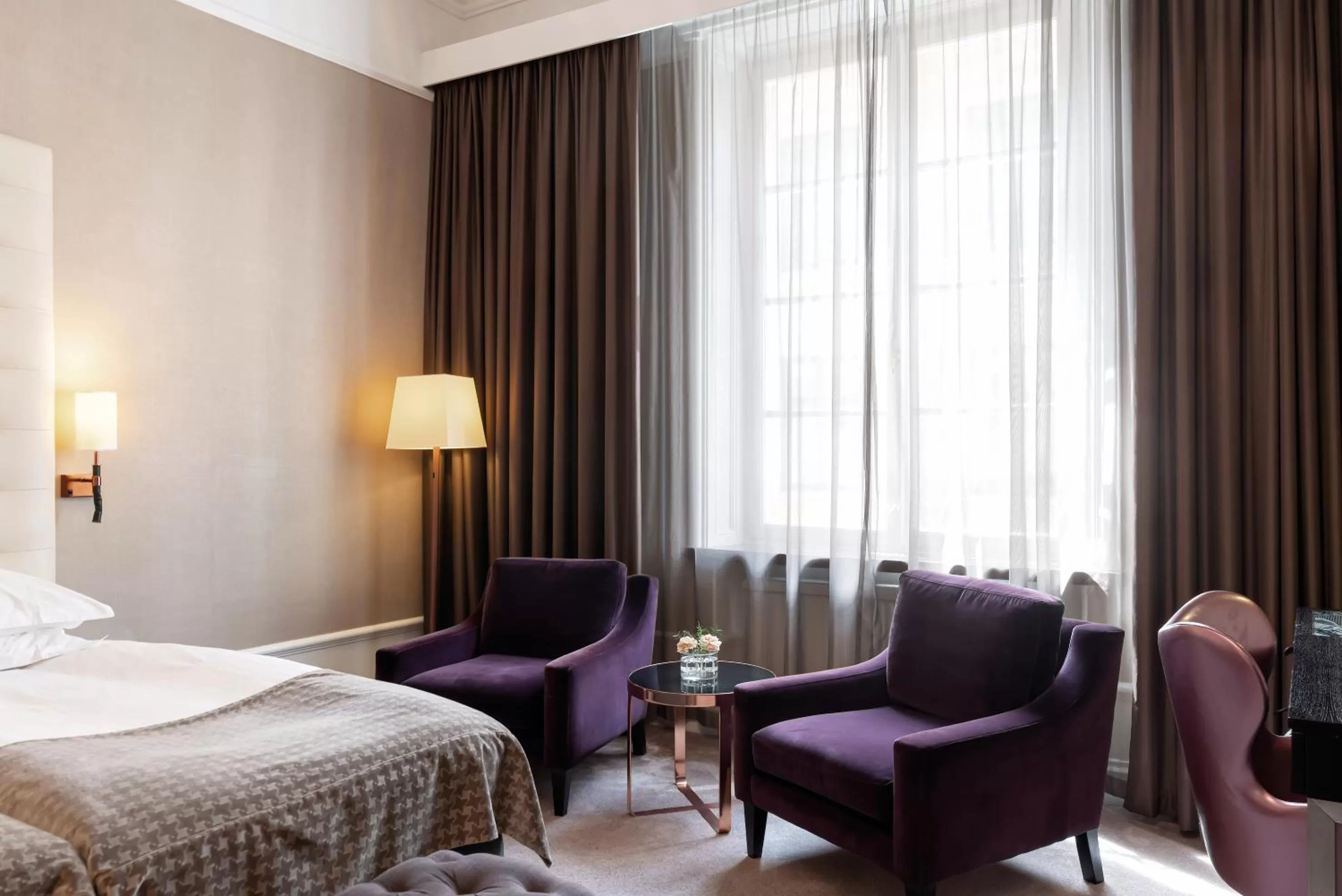 Bed in Elite Plaza Hotel