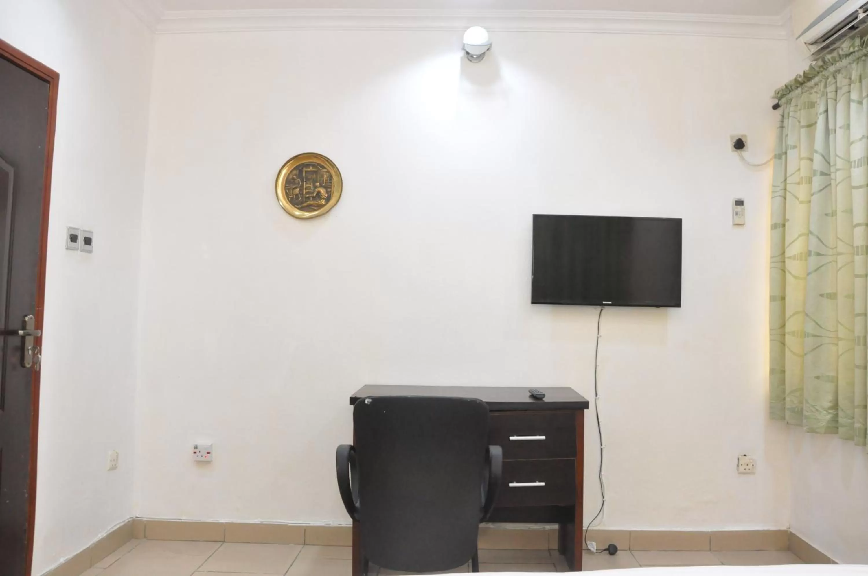 TV and multimedia, TV/Entertainment Center in Haute Aparthotel