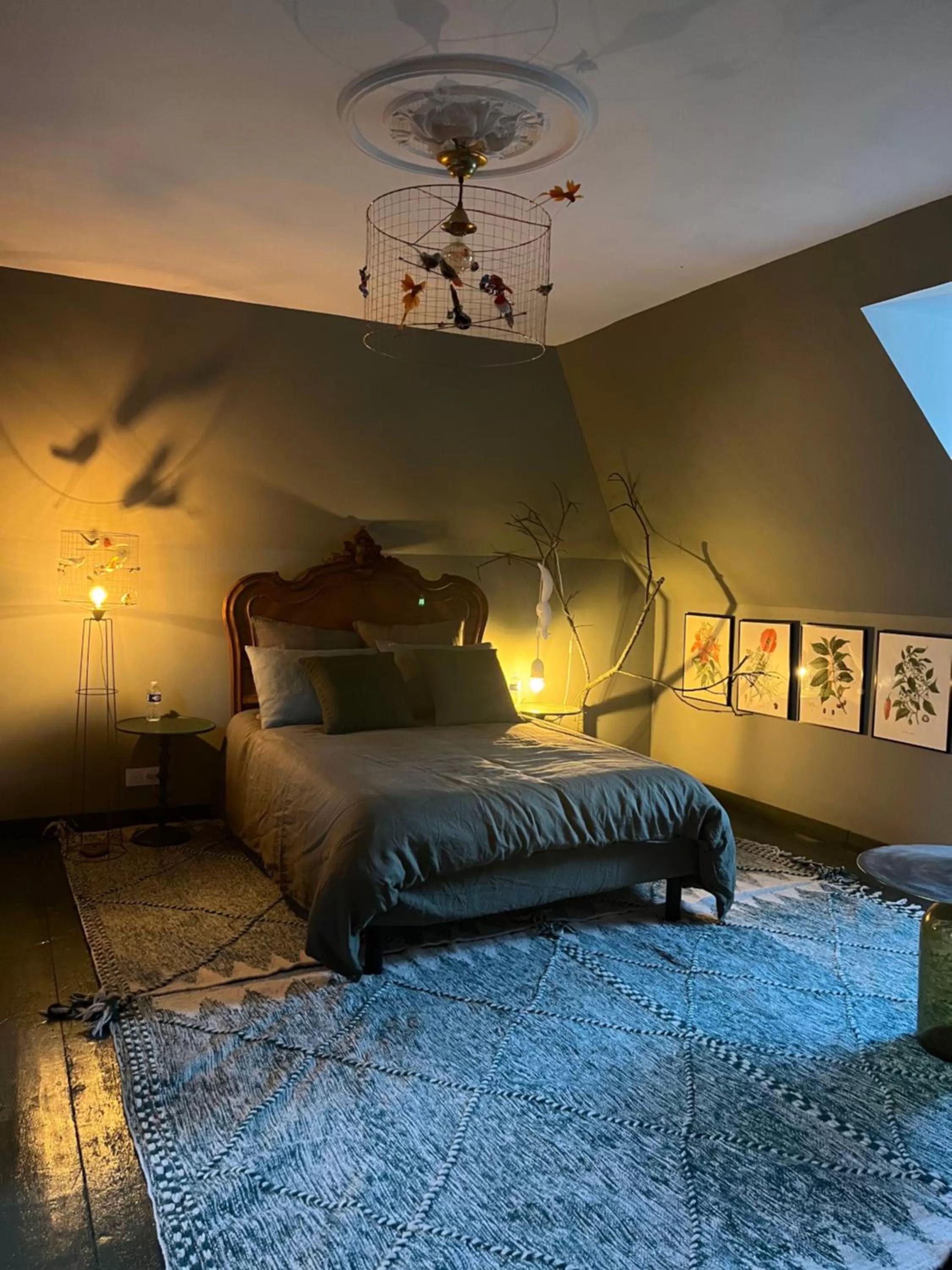 Photo of the whole room, Bed in la_grande_guerais