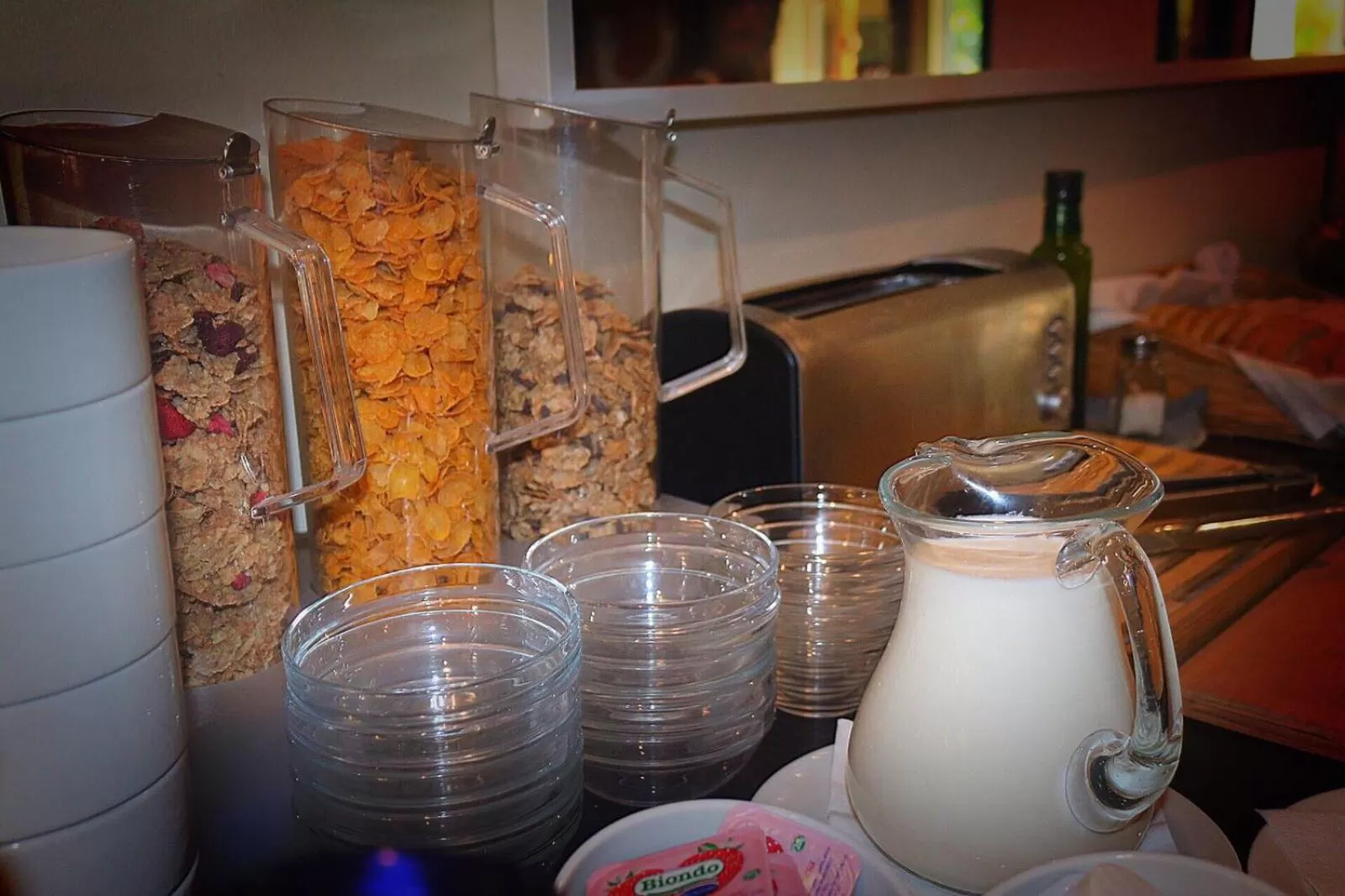 Buffet breakfast in Apartamentos Royal Life