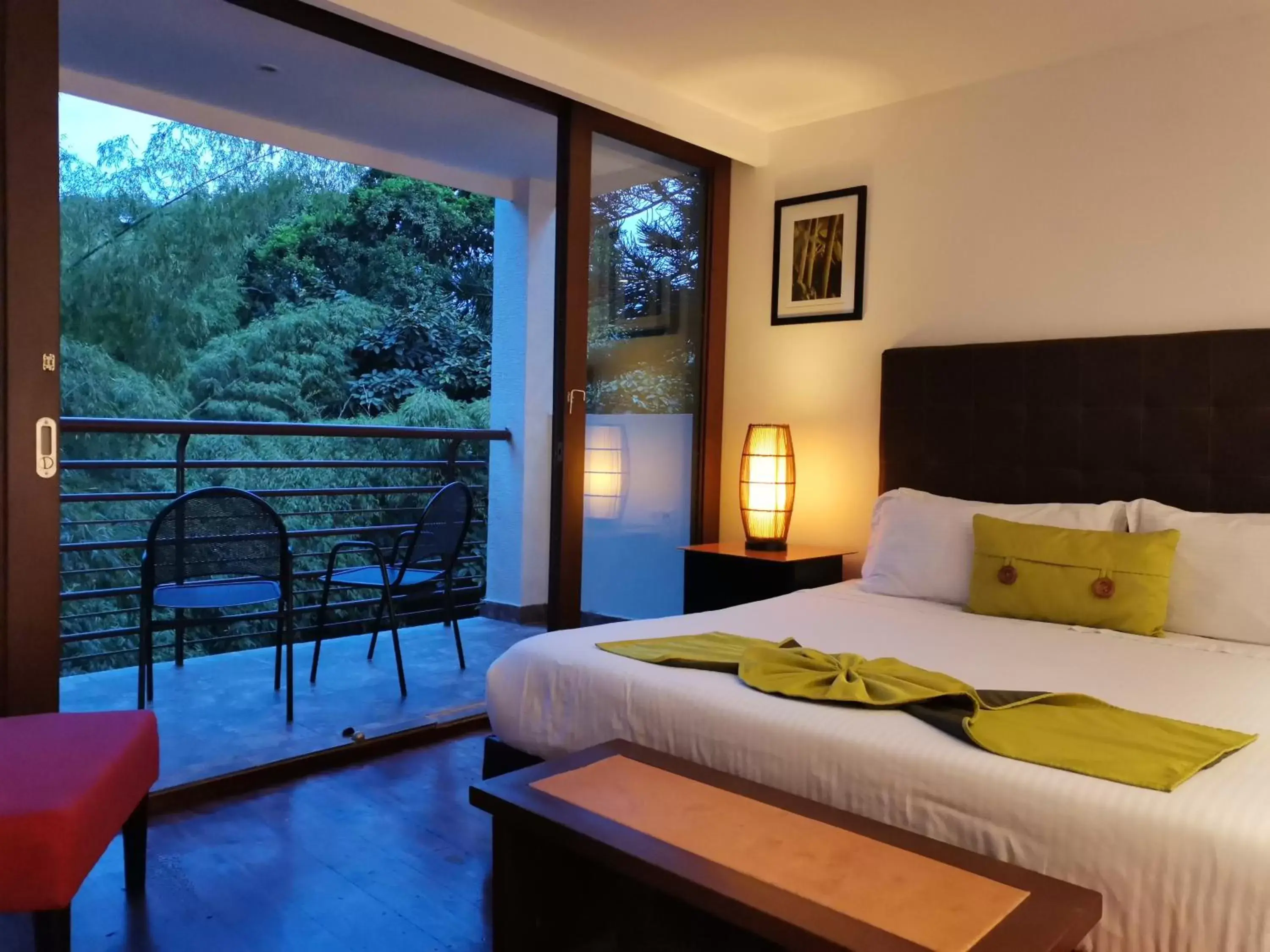 Double Room with Balcony in Hotel Bambu Inn Double Room with Balcony in Hotel Bambu Inn