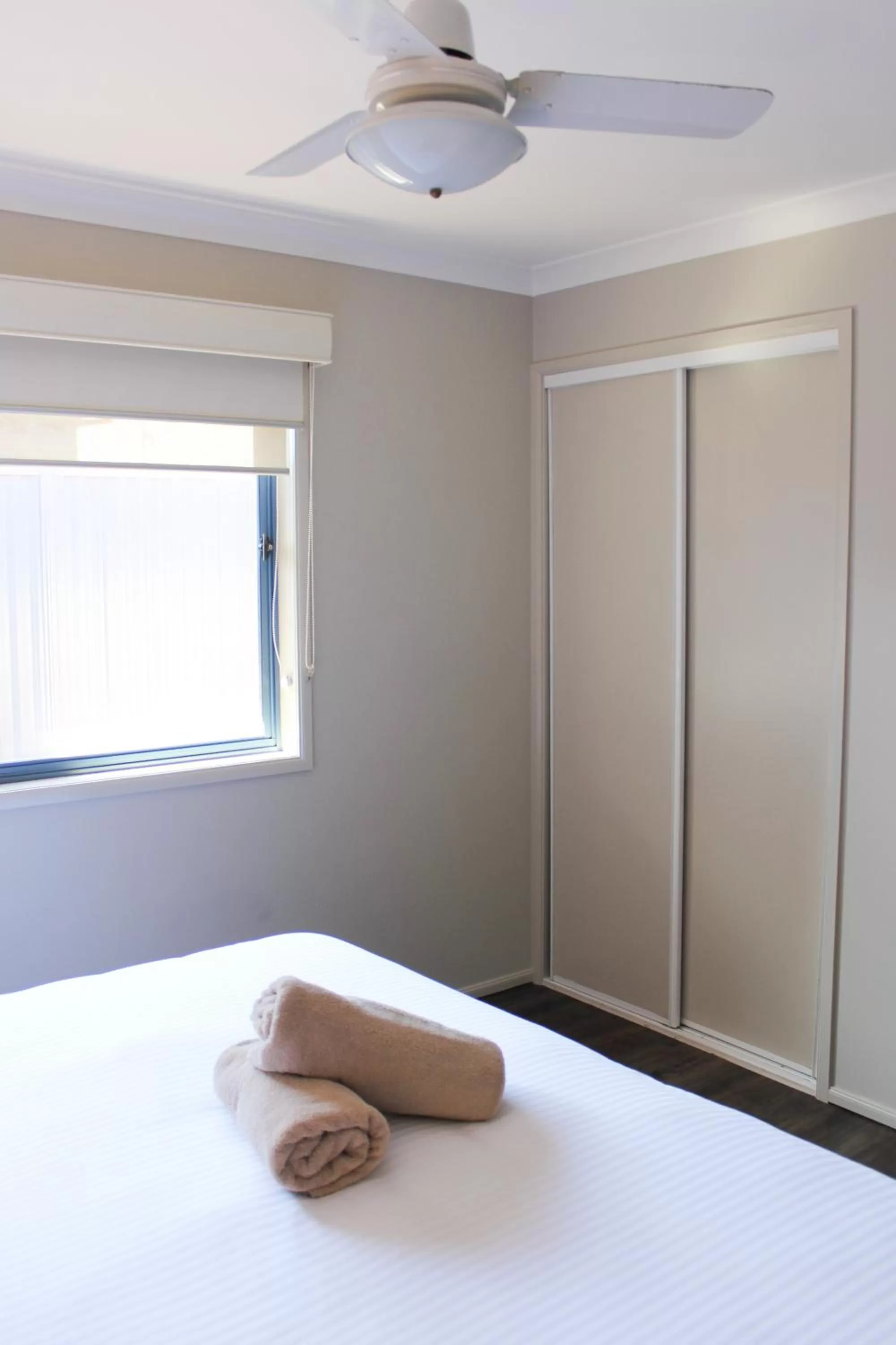 Bed in Yamba Twin Pines Motel