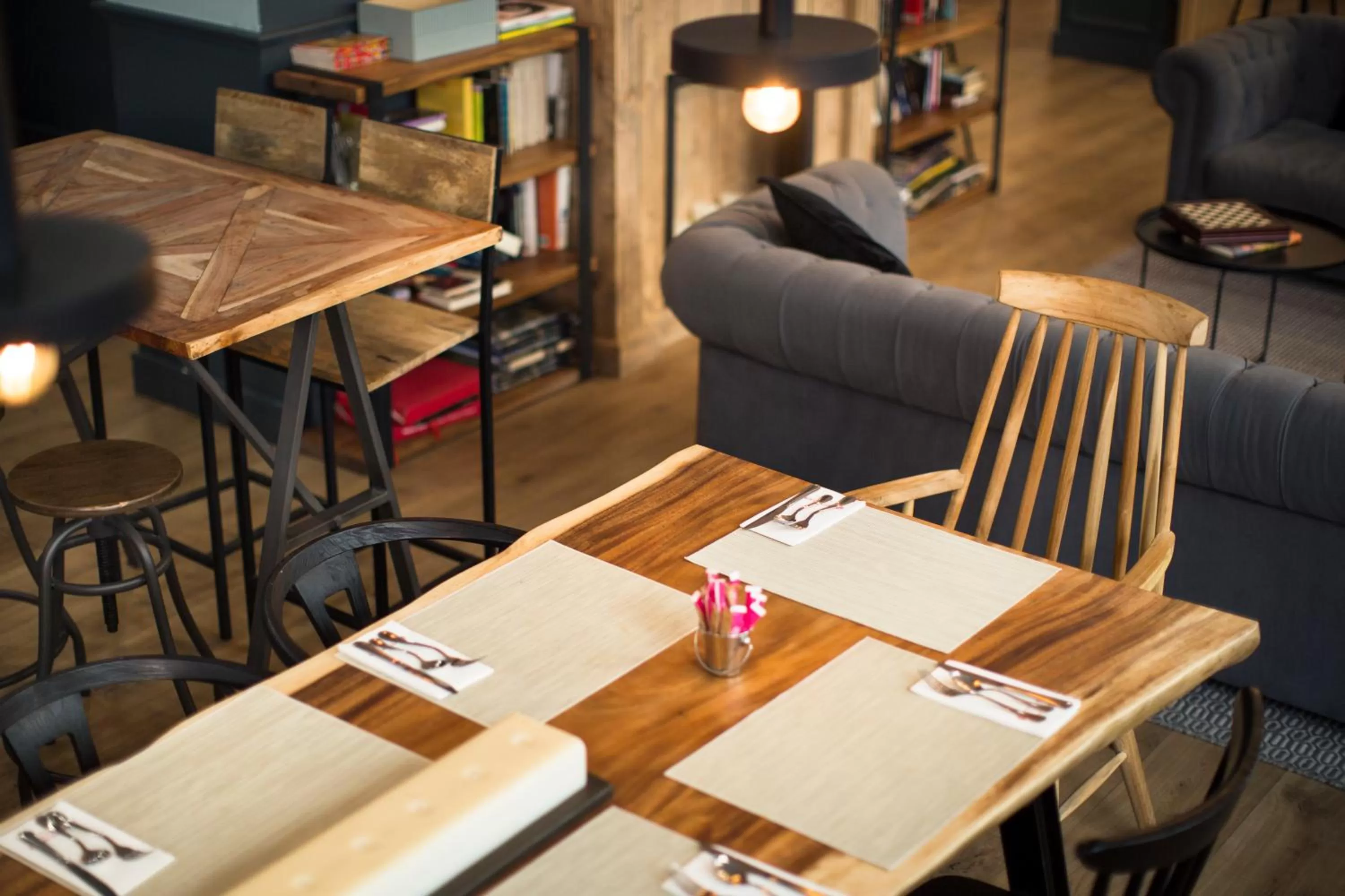 Restaurant/places to eat in Petit Palace Triball