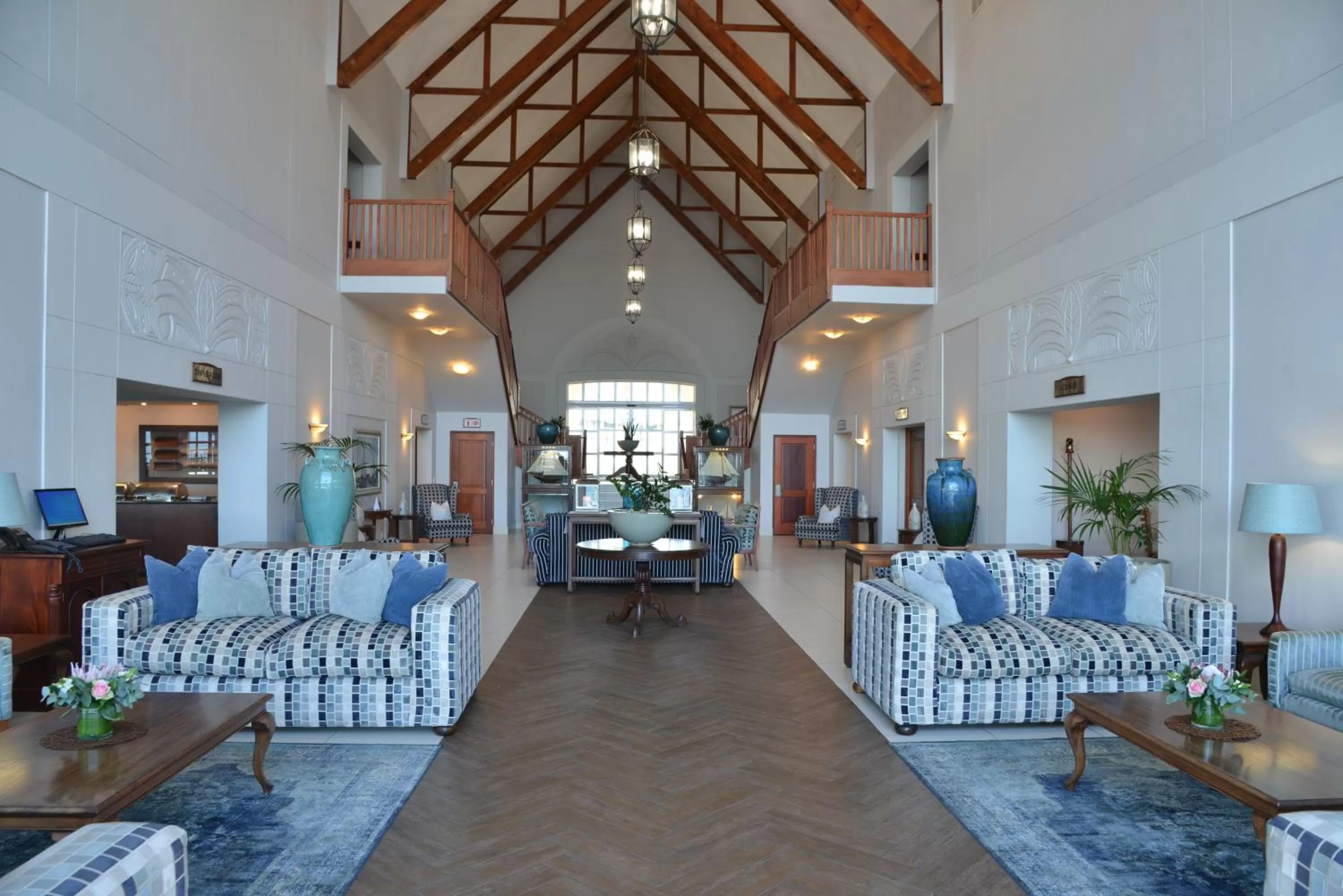 Lounge or bar in Courtyard Hotel Gqeberha