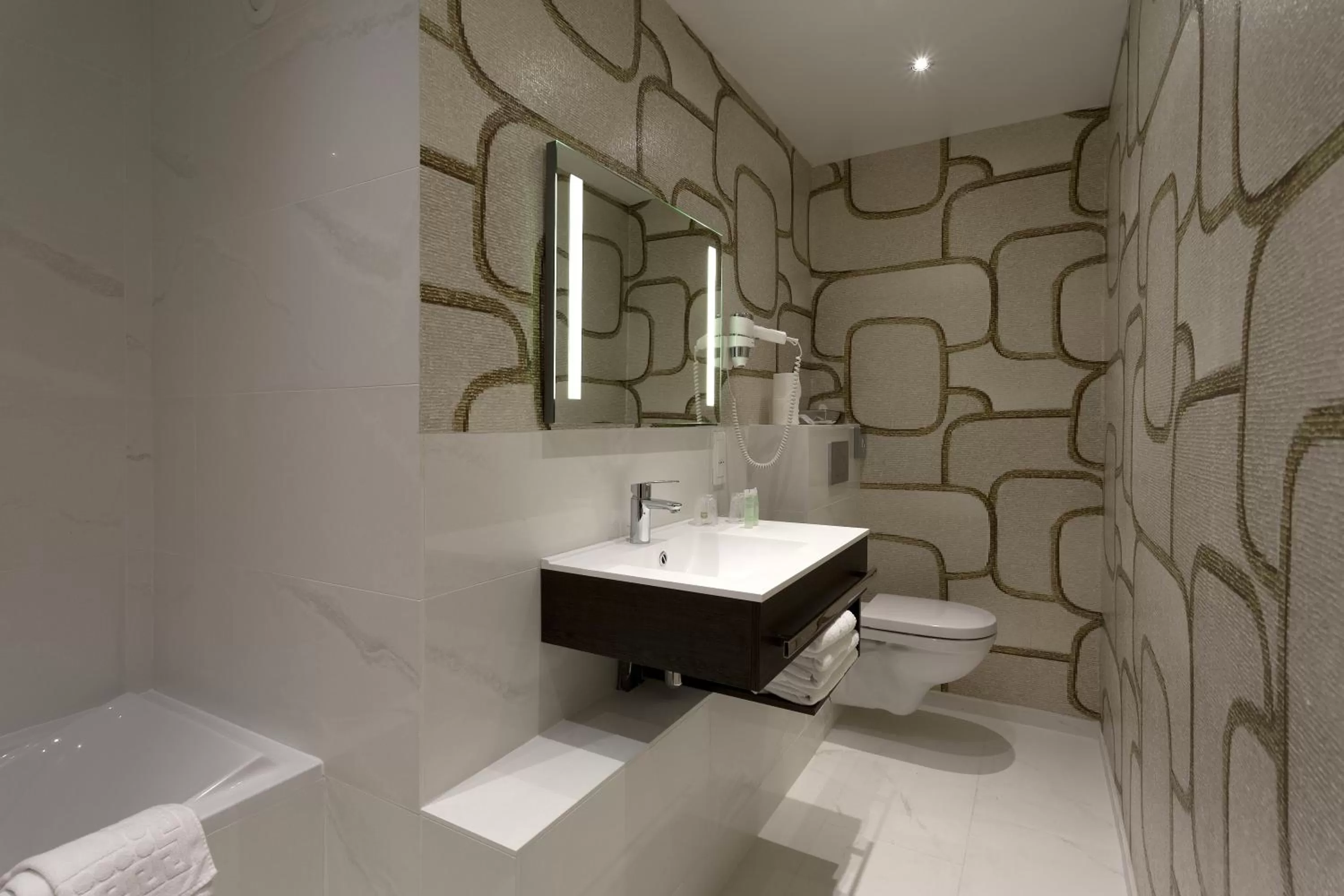 Bathroom in Best Western Ronceray Opéra