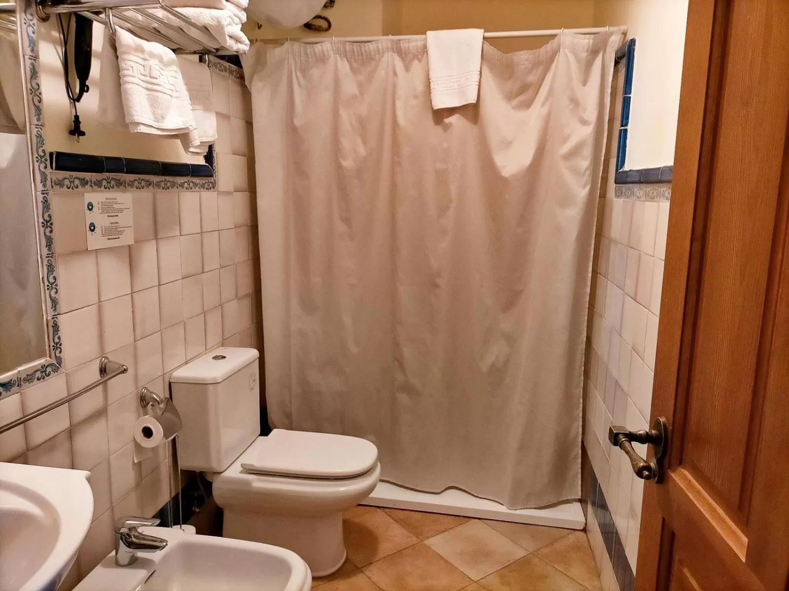 Shower in Abadia Suites