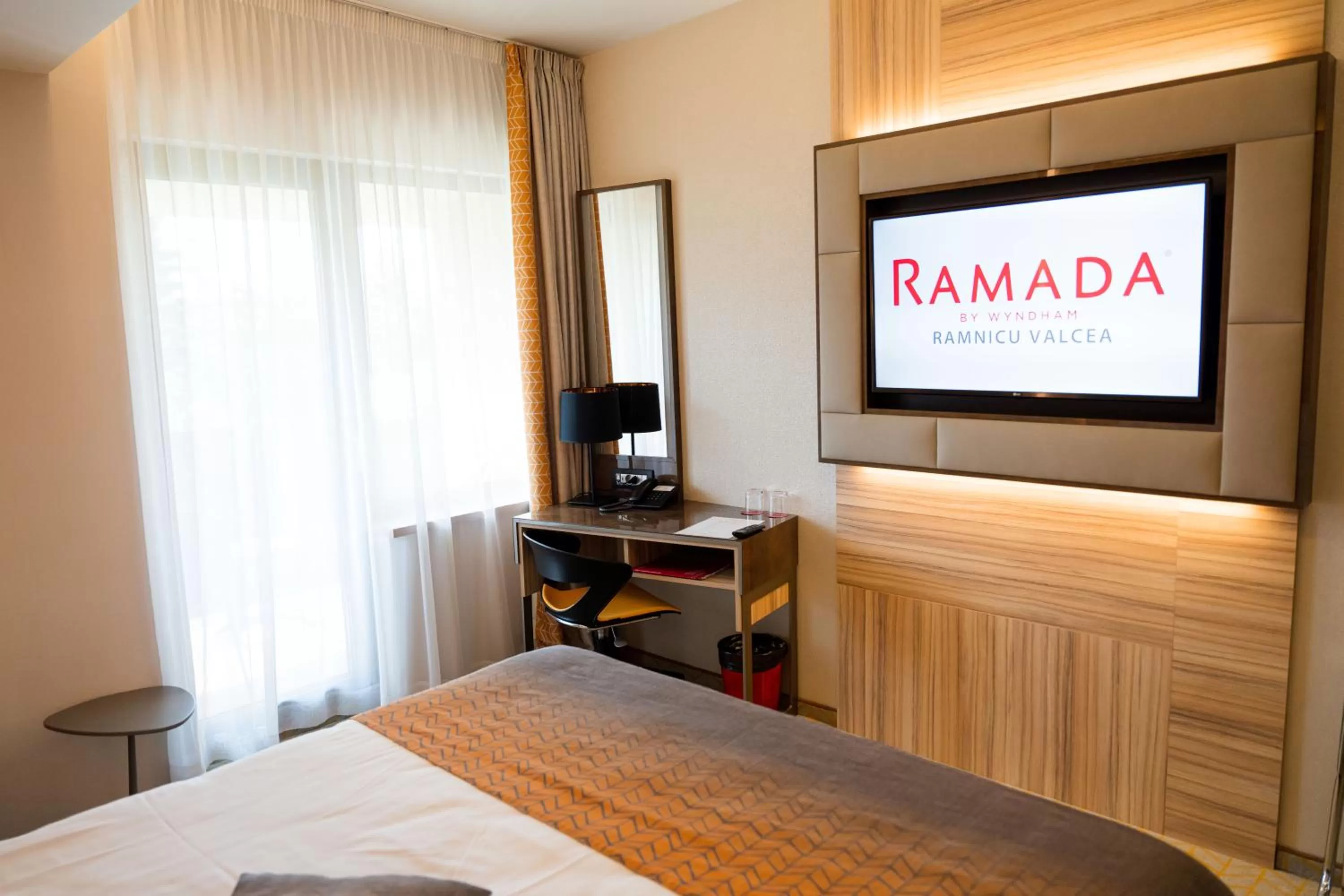 Balcony/Terrace, Bed in Ramada by Wyndham Ramnicu Valcea
