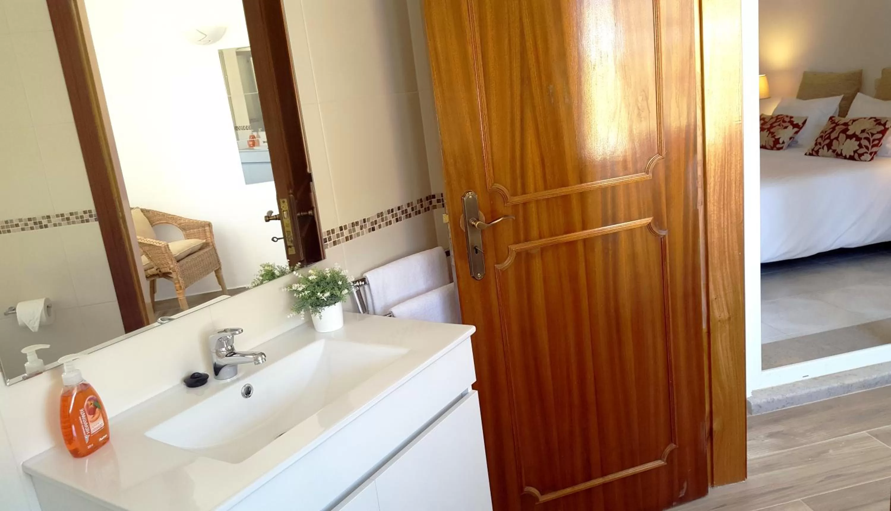 Bathroom, Bed in Quinta Nova Relax & Spa - Vale del Rey