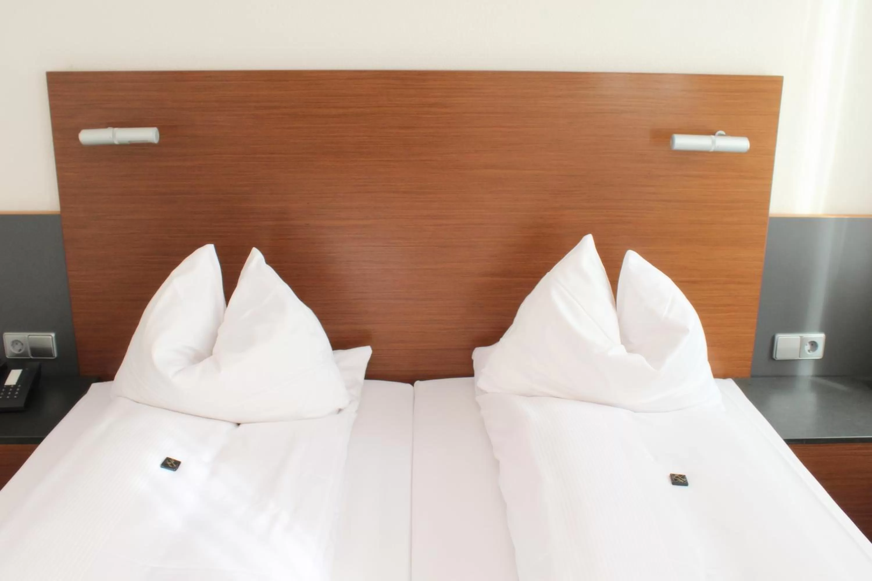 Bedroom, Bed in Hotel am Hirschgarten