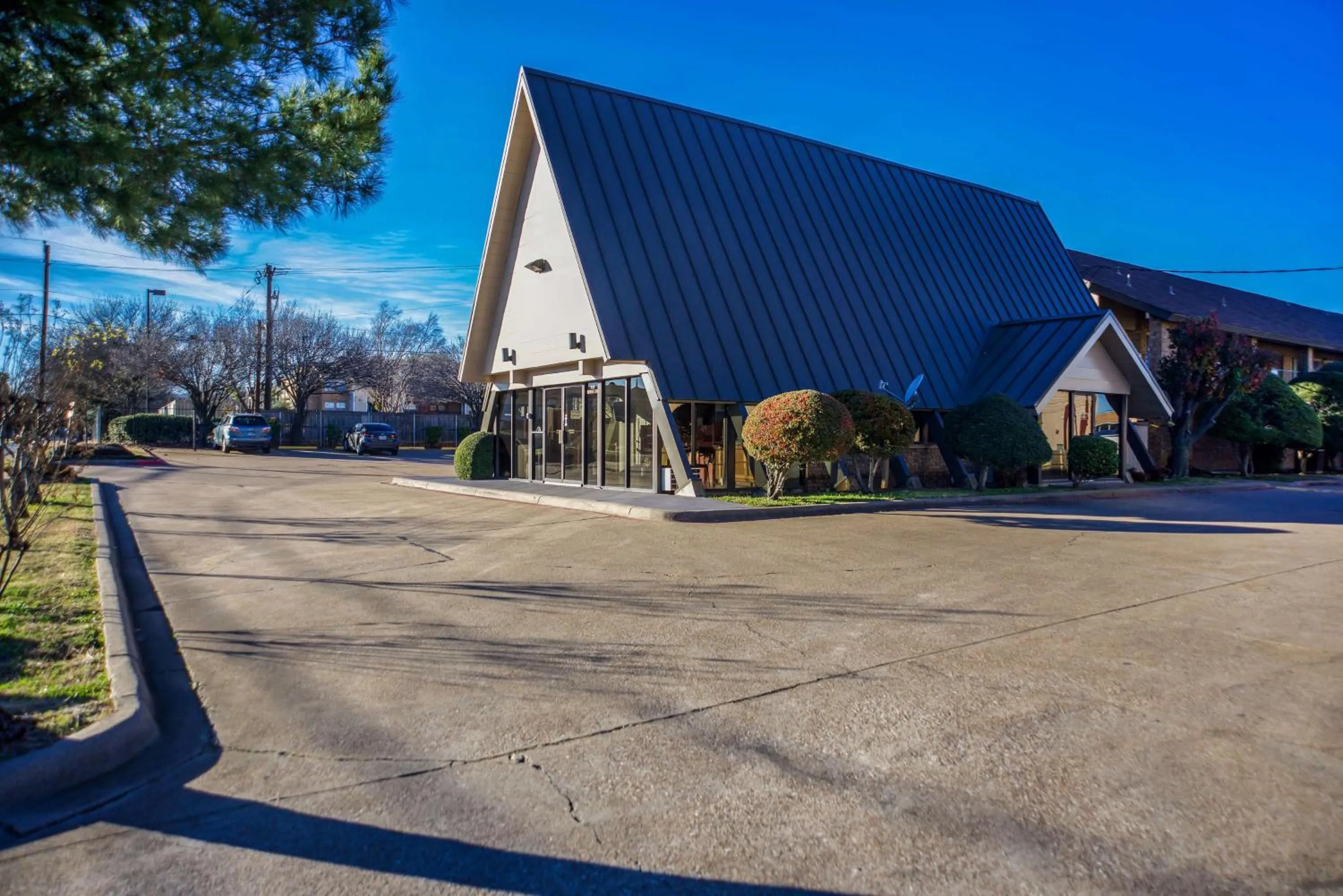 Property building in Motel 6-Arlington, TX - UTA