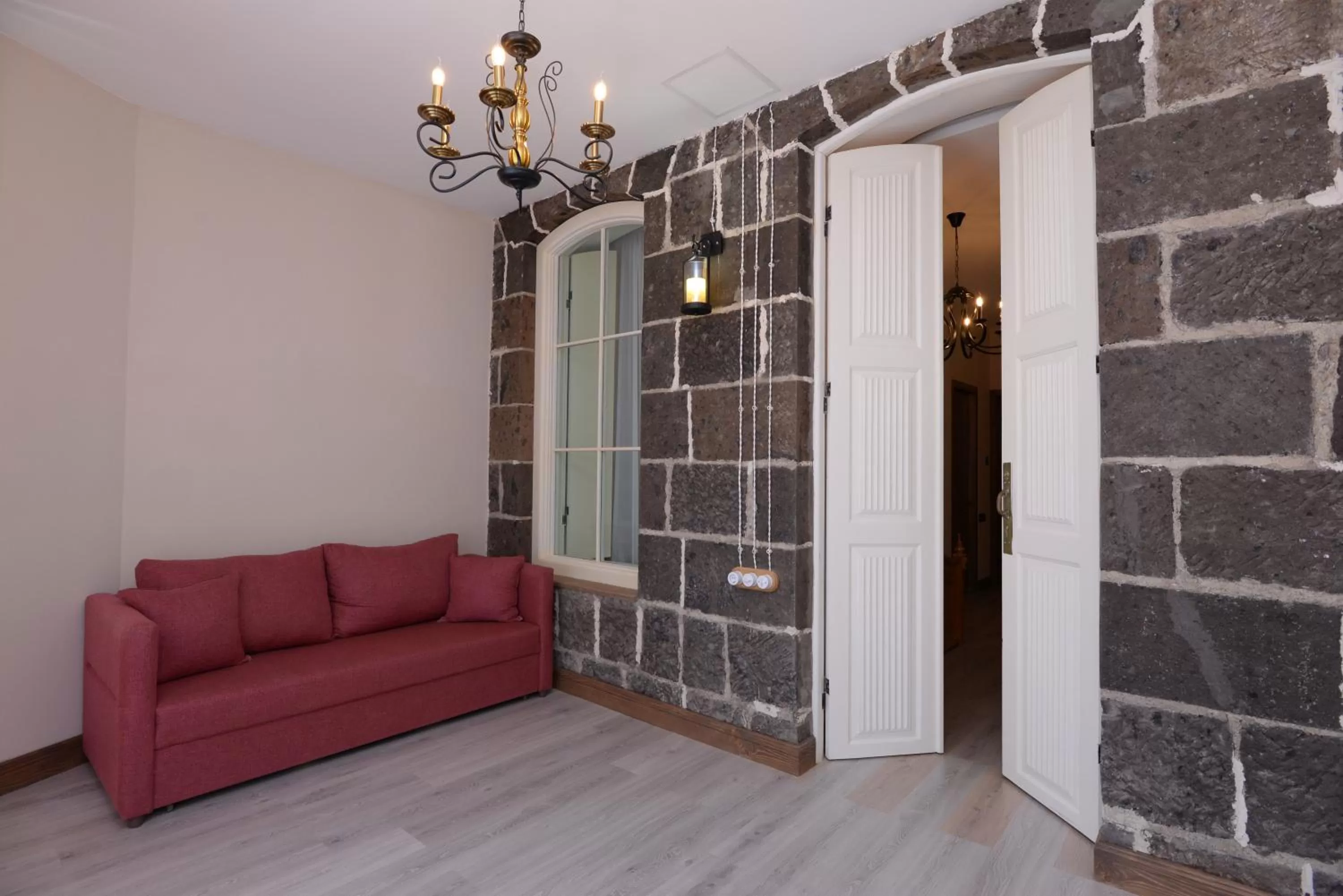 Seating area in Aratta