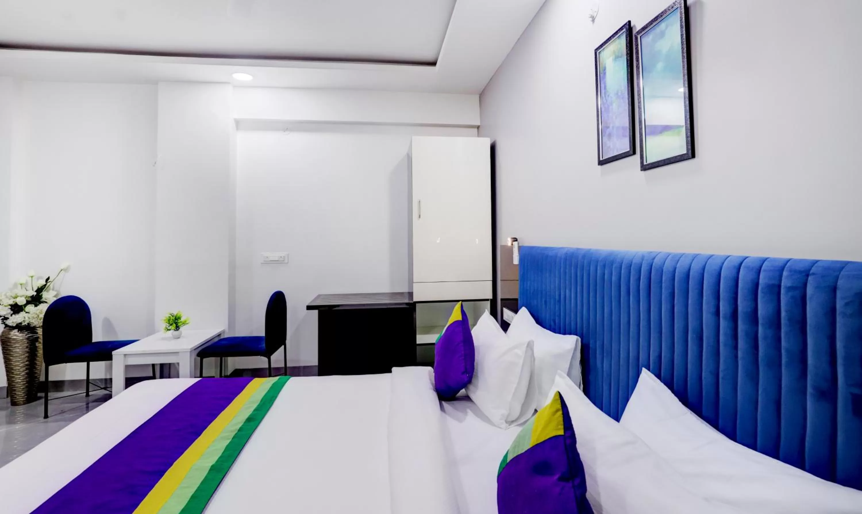 Bed in Treebo Trend Finesta Suites Wardha Road