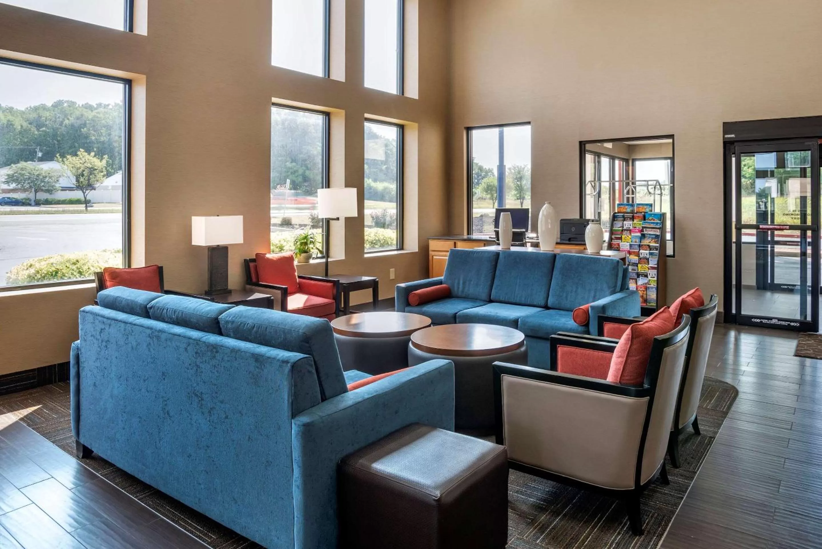 Lobby or reception in Comfort Suites Hagerstown