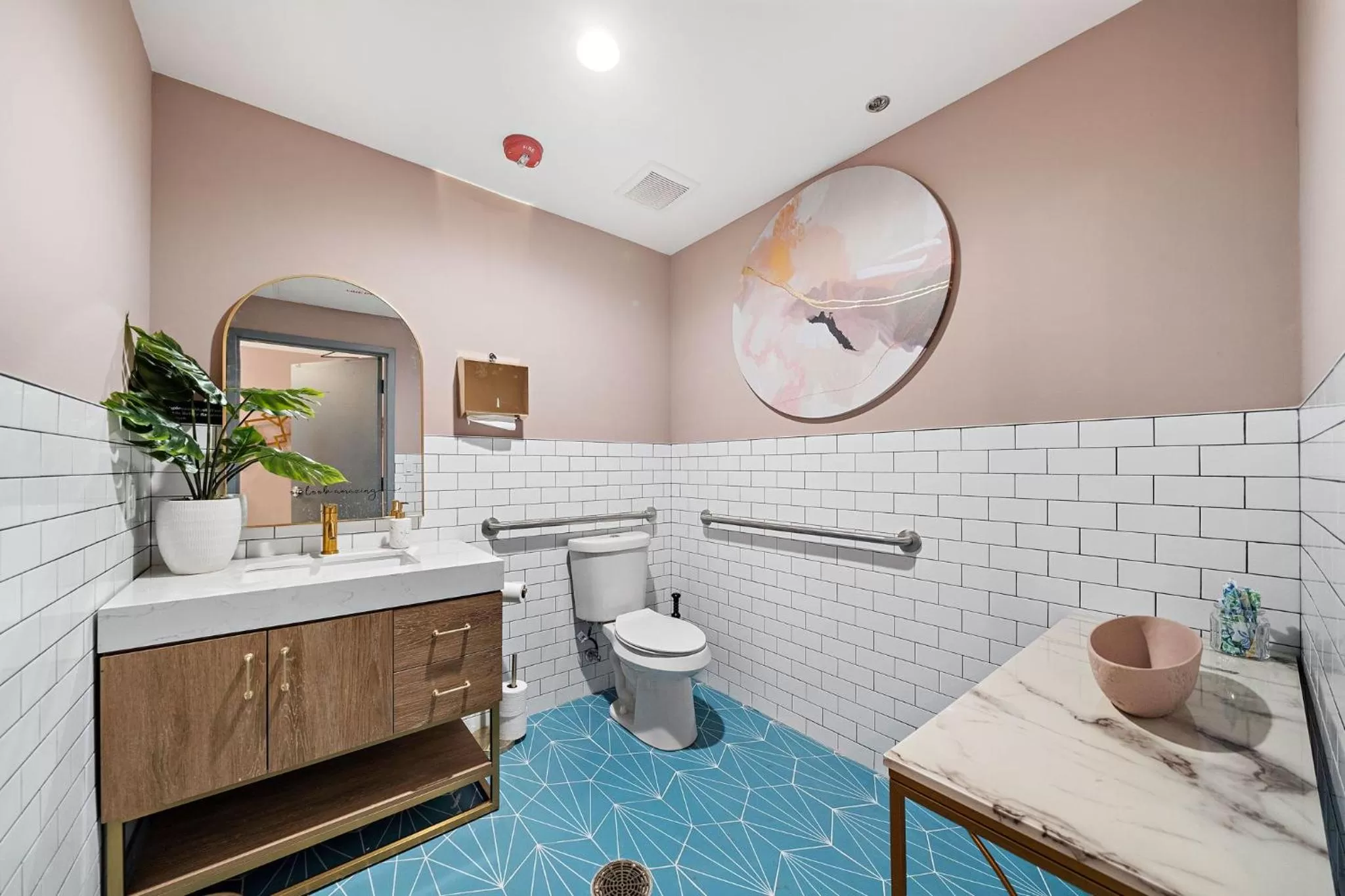 Toilet in Wanderstay Boutique Hotel