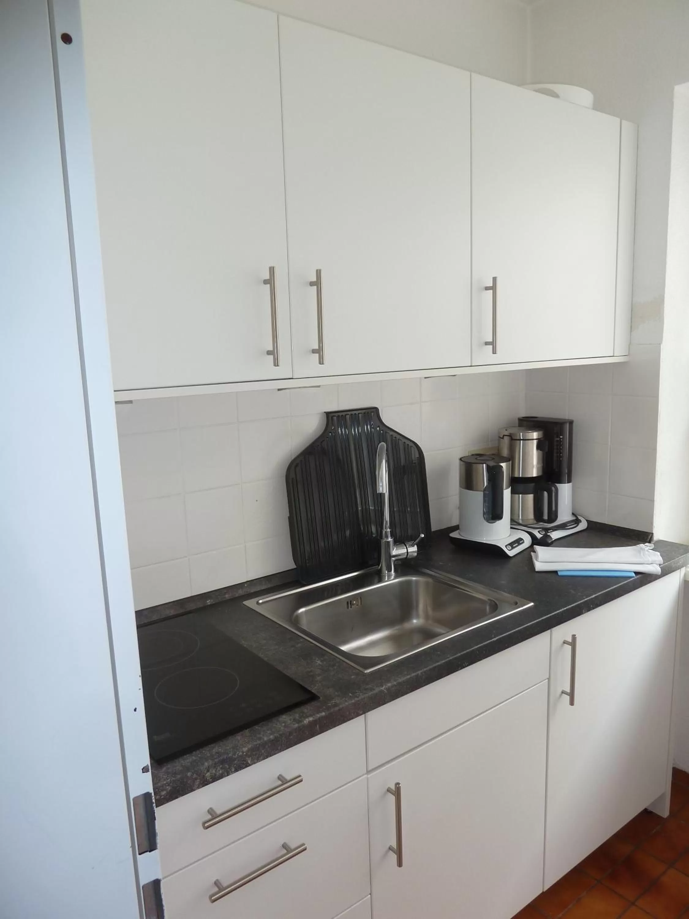 Coffee/tea facilities, Kitchen/Kitchenette in Appartement-Haus Blumenhof